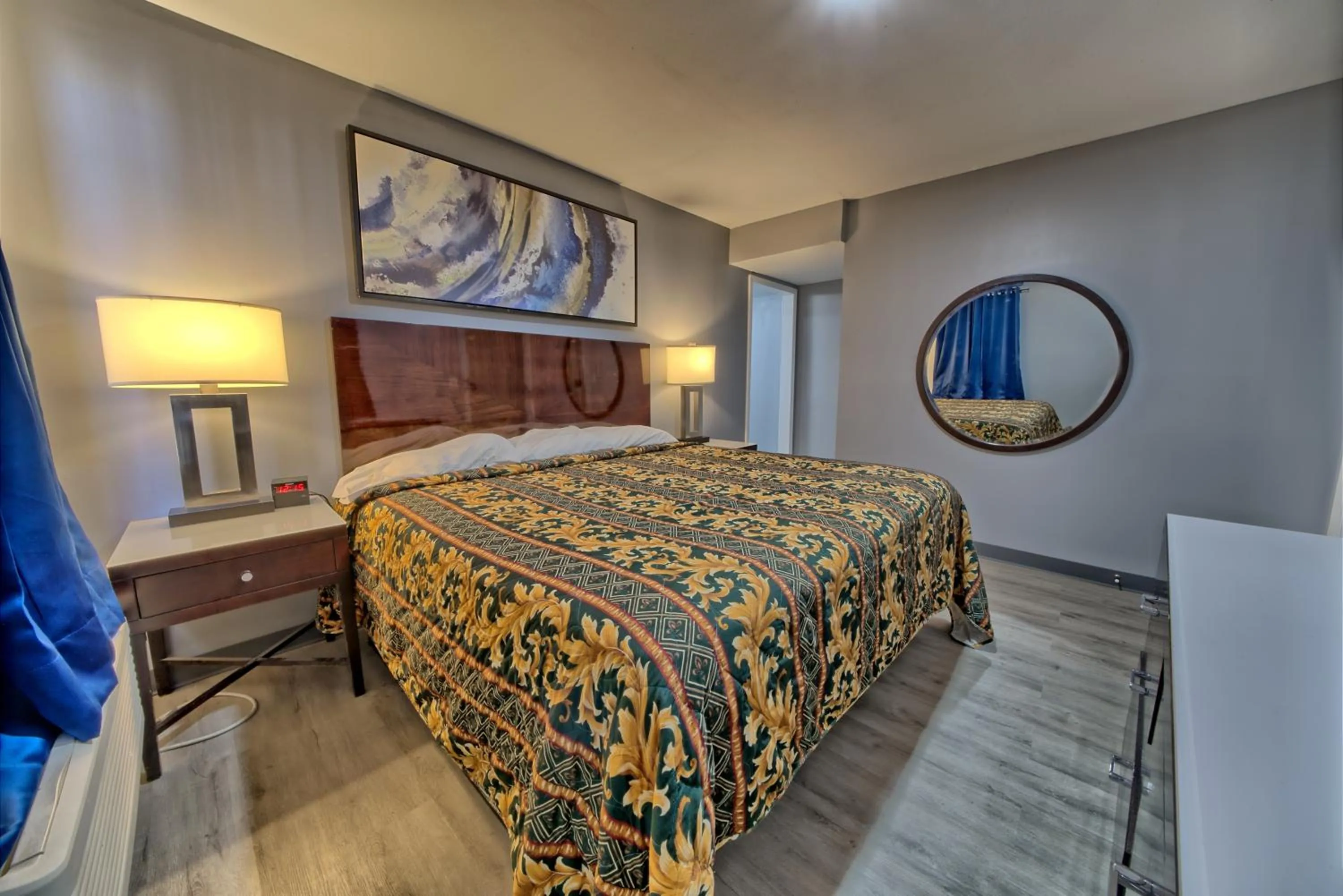 Bed in Aqua View Motel