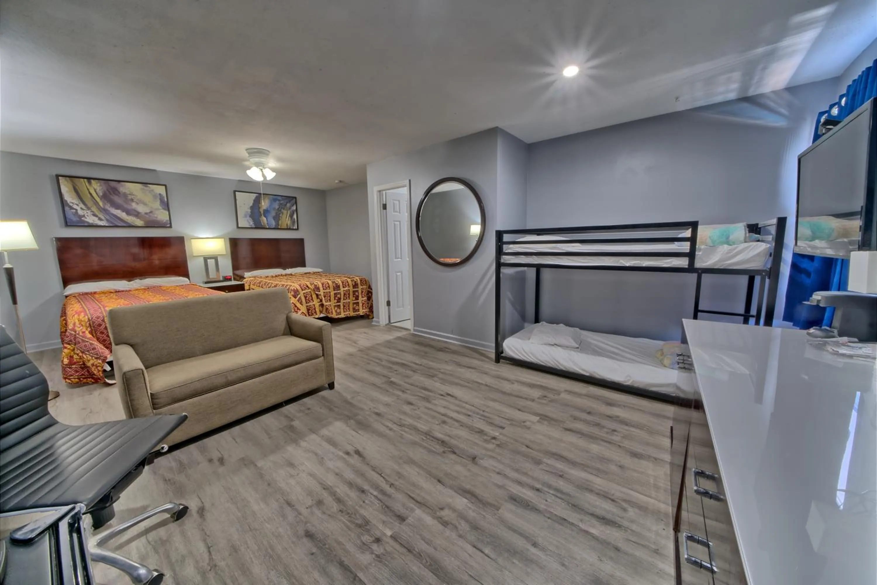 Photo of the whole room, Bed in Aqua View Motel