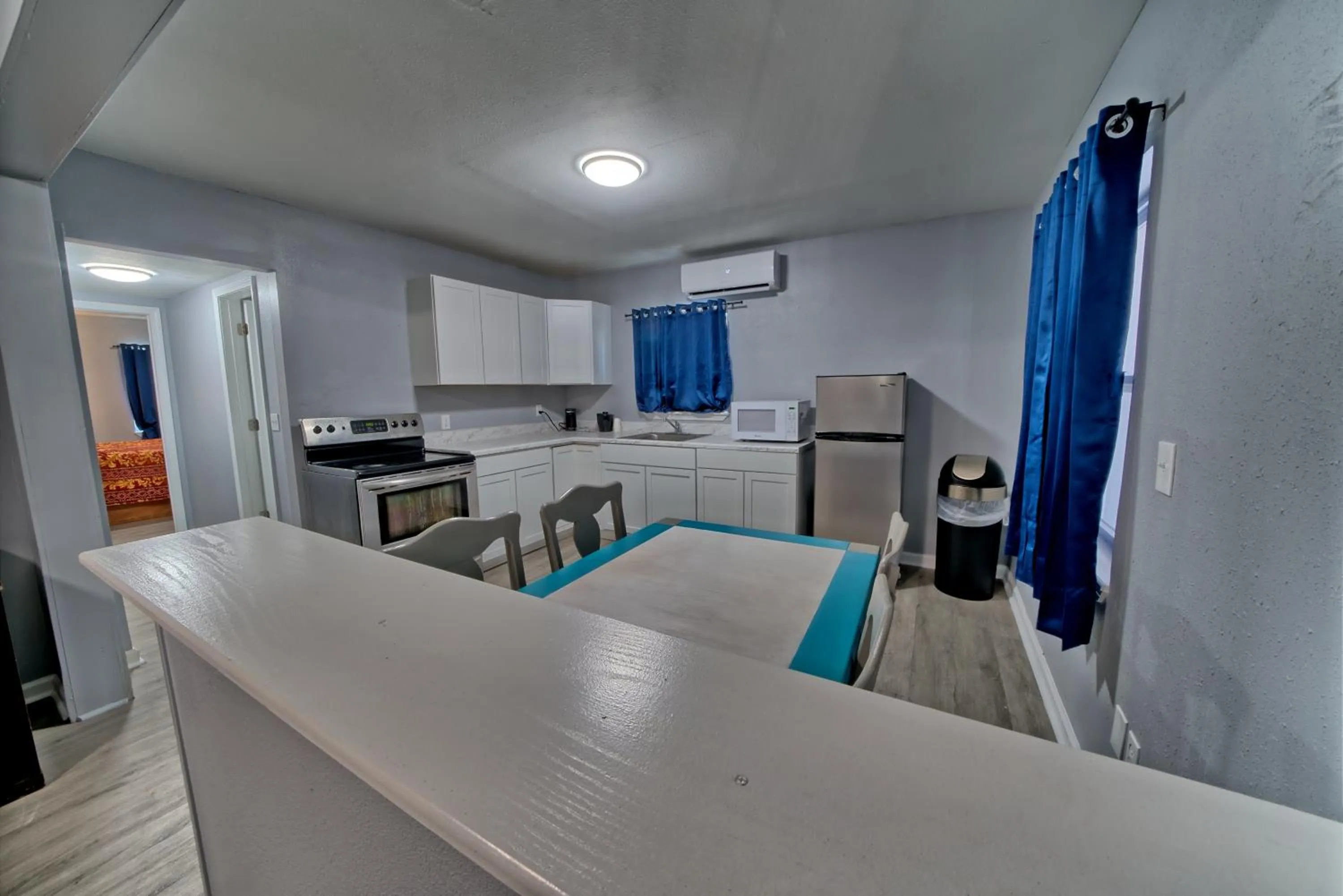 Kitchen or kitchenette in Aqua View Motel