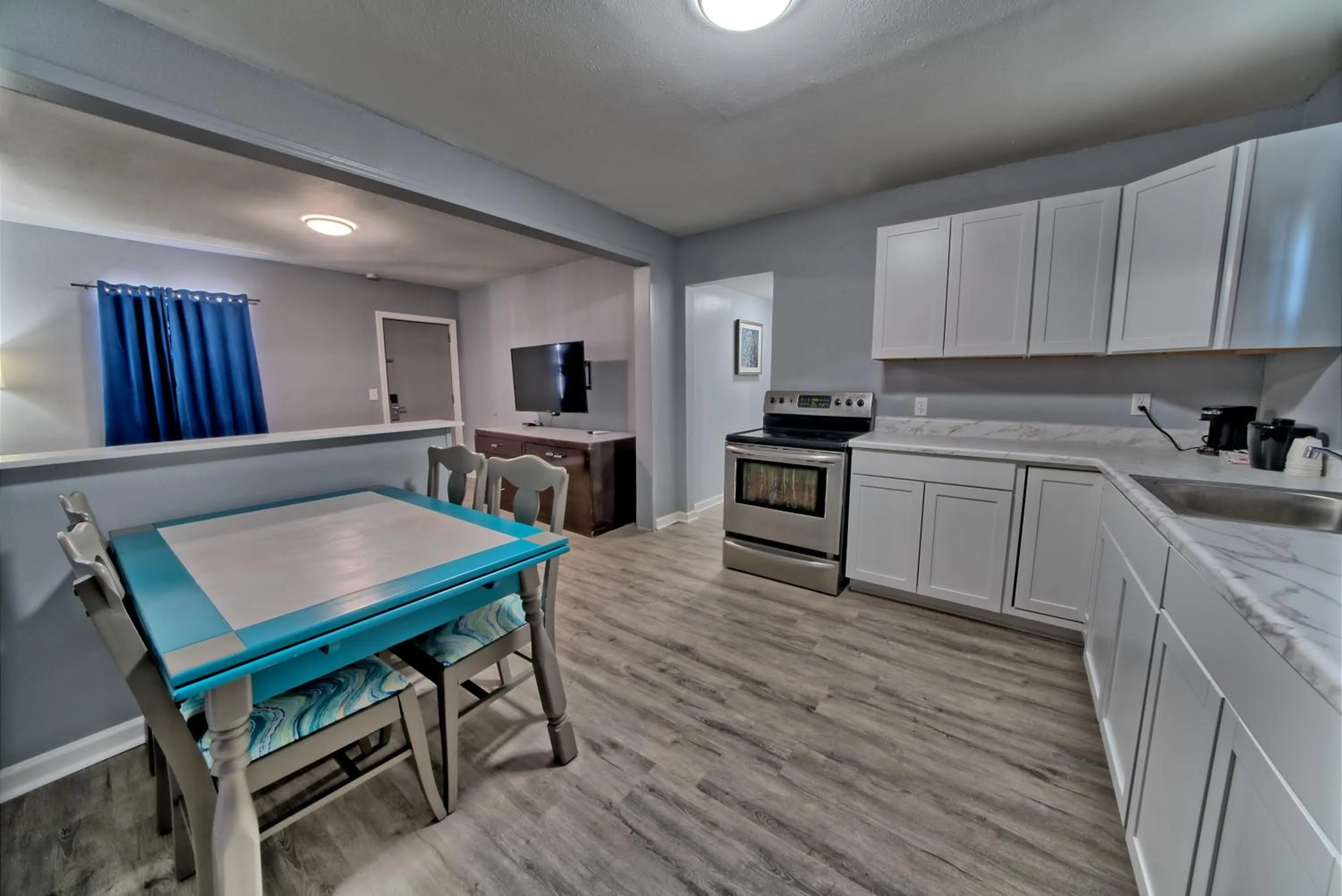 Kitchen or kitchenette in Aqua View Motel