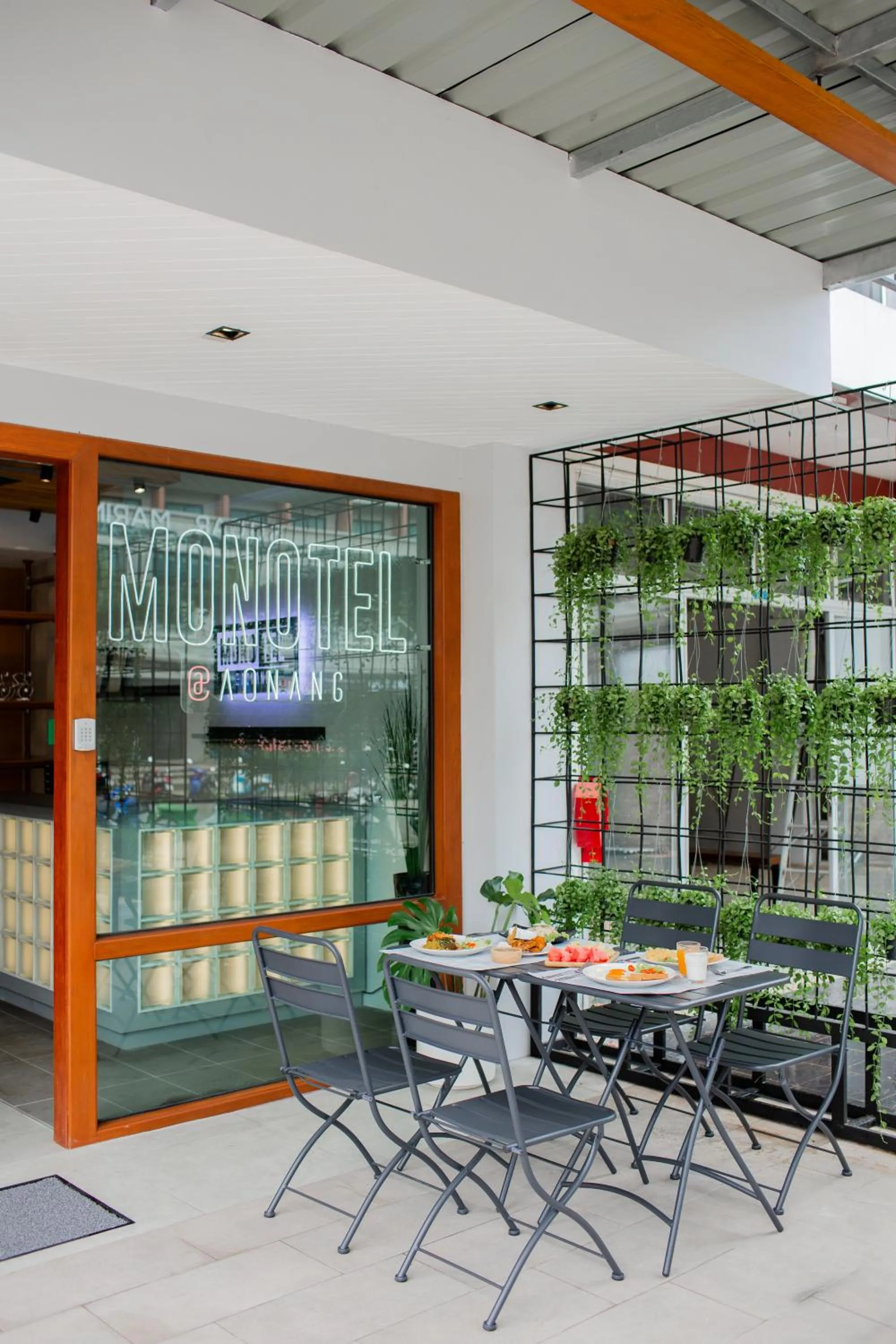 Food and drinks in Monotel Aonang