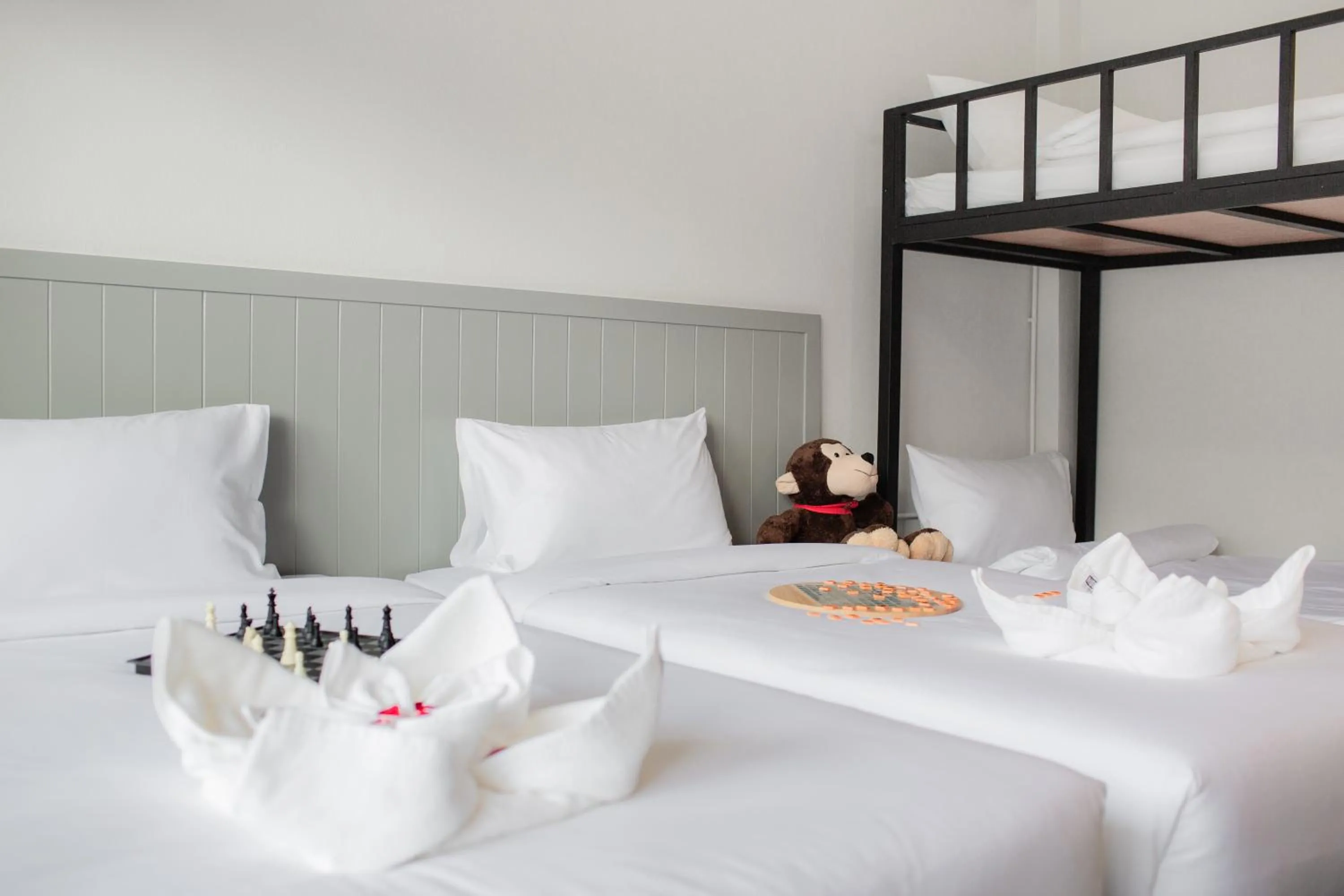 Bed in Monotel Aonang