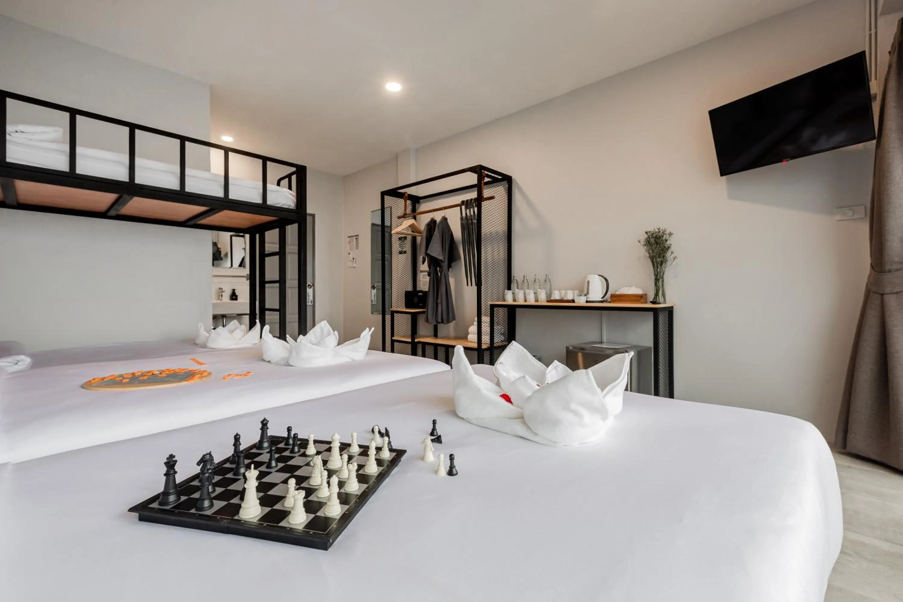 Photo of the whole room in Monotel Aonang