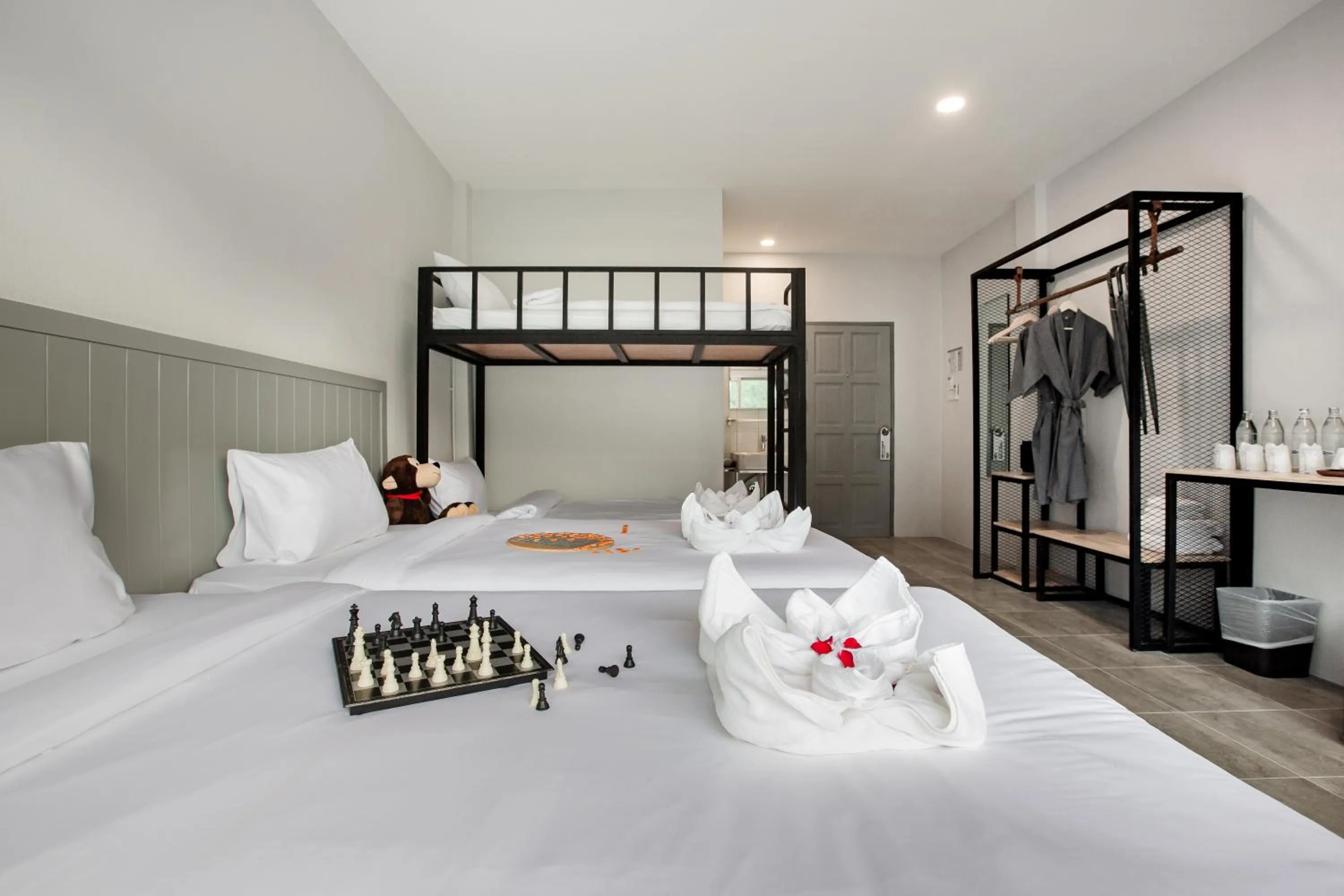 Photo of the whole room, Bed in Monotel Aonang
