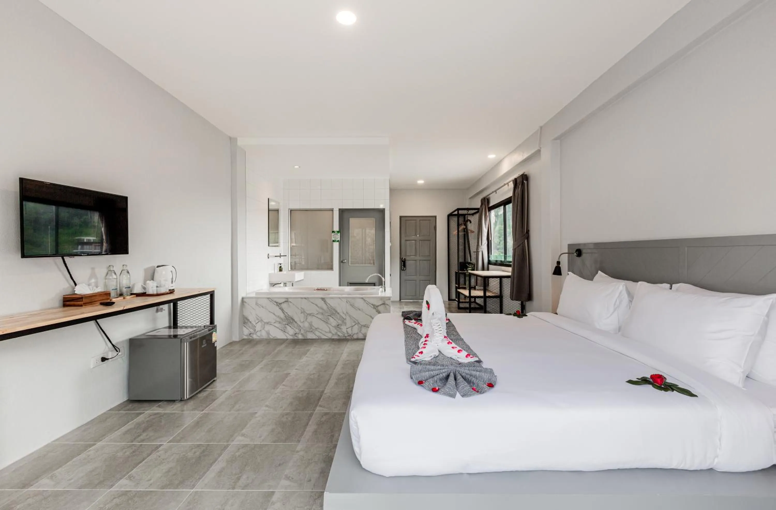 TV and multimedia, Bed in Monotel Aonang