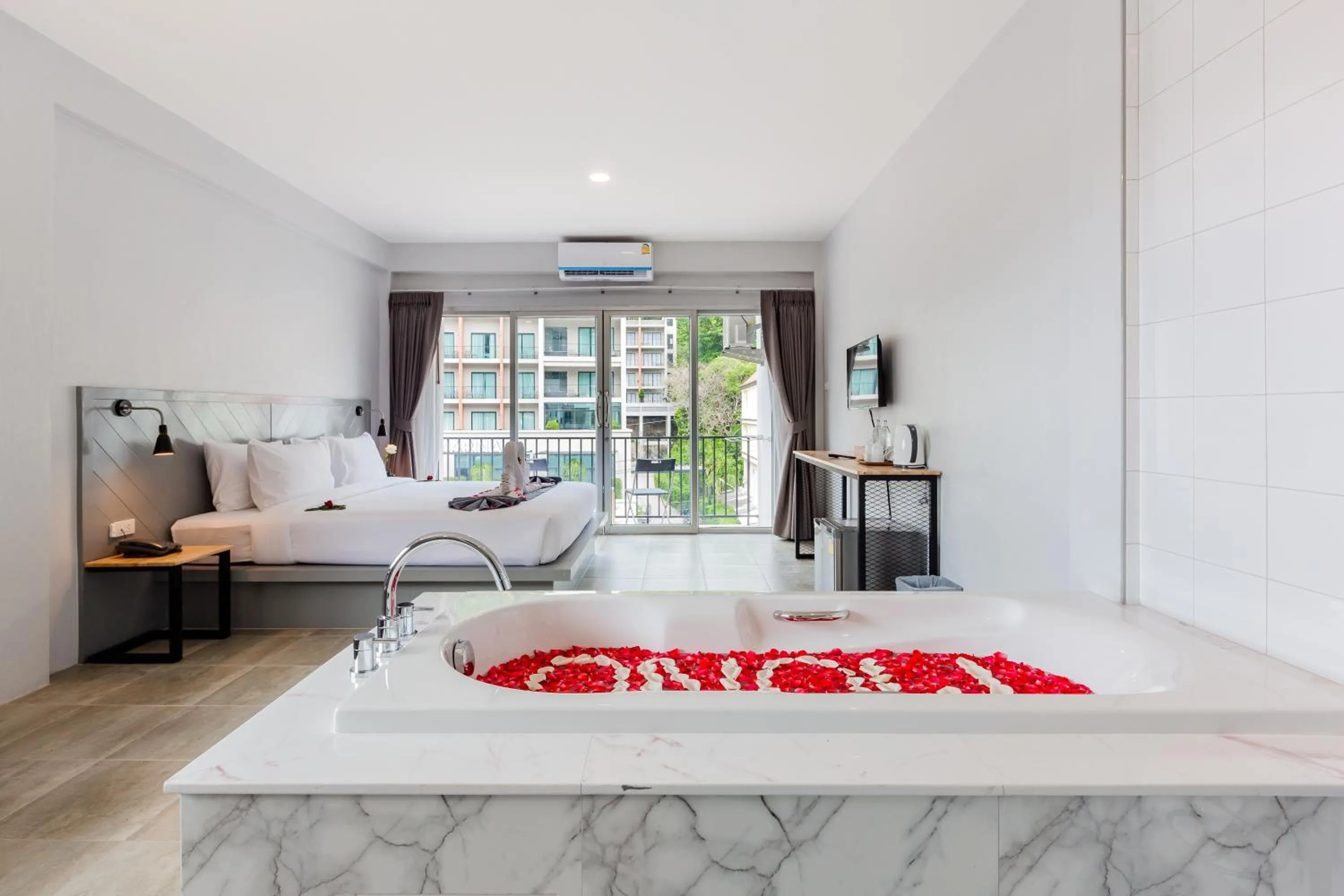 Bed in Monotel Aonang