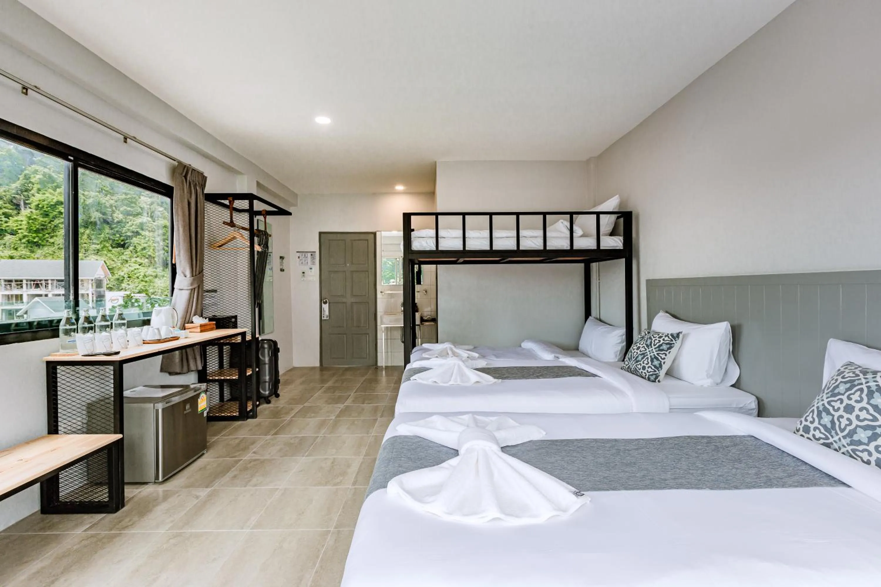 Photo of the whole room, Bed in Monotel Aonang