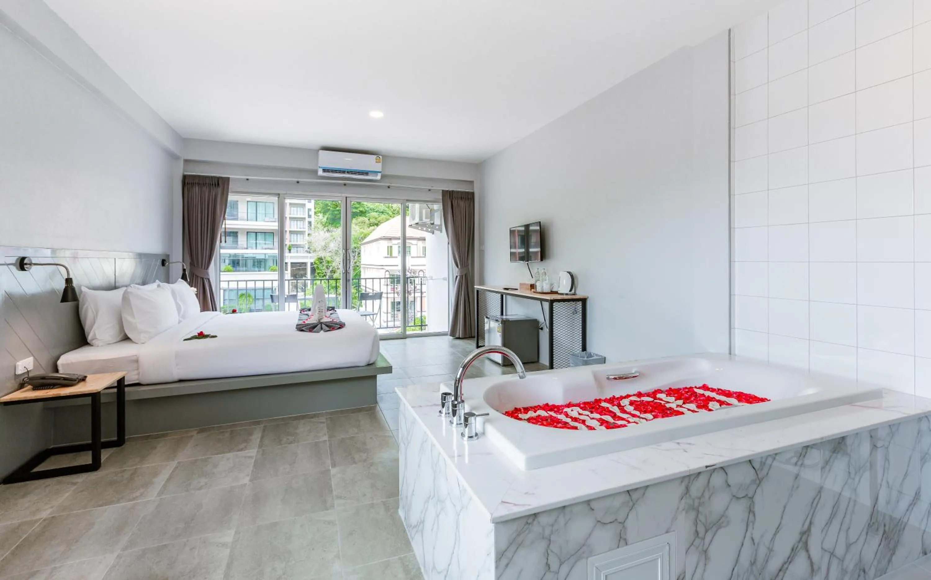 Bed in Monotel Aonang