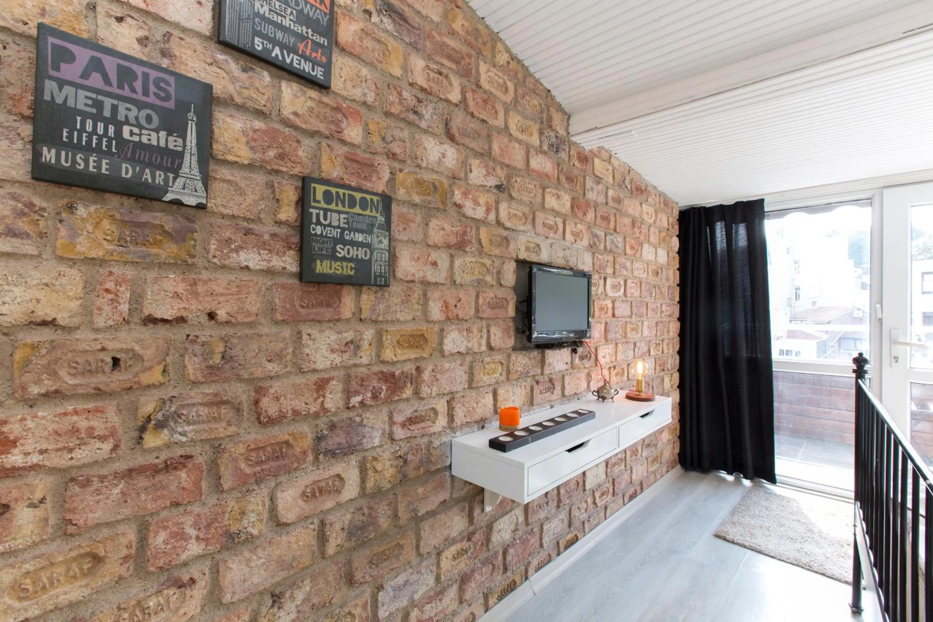 Massage in Antique Boutique