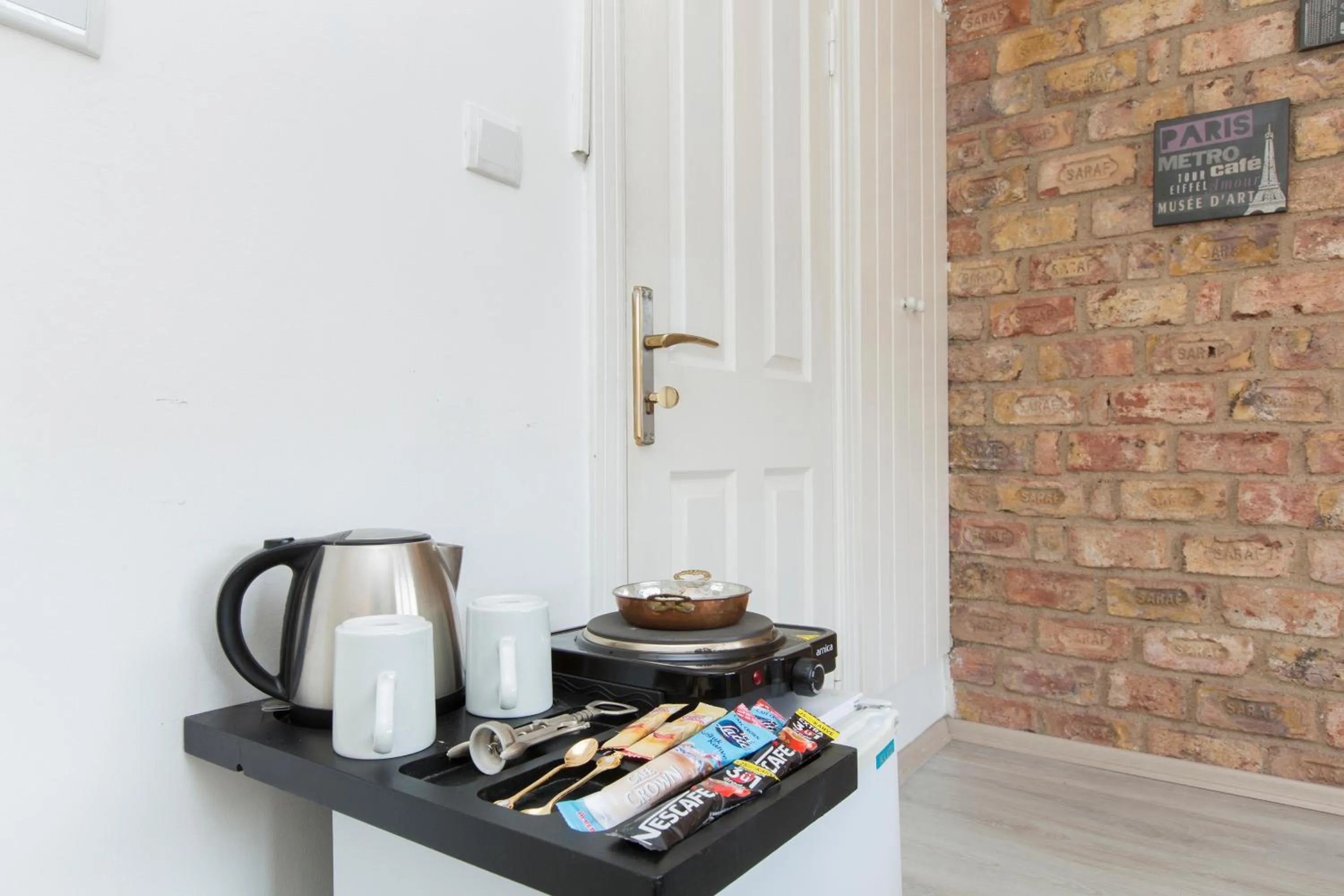 Coffee/tea facilities in Antique Boutique