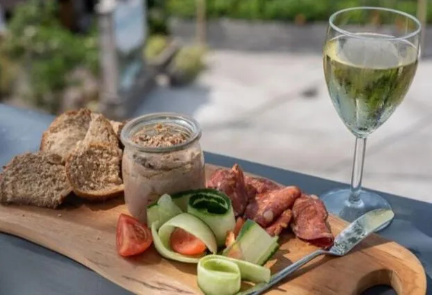 Restaurant/places to eat in Bayu Cottages