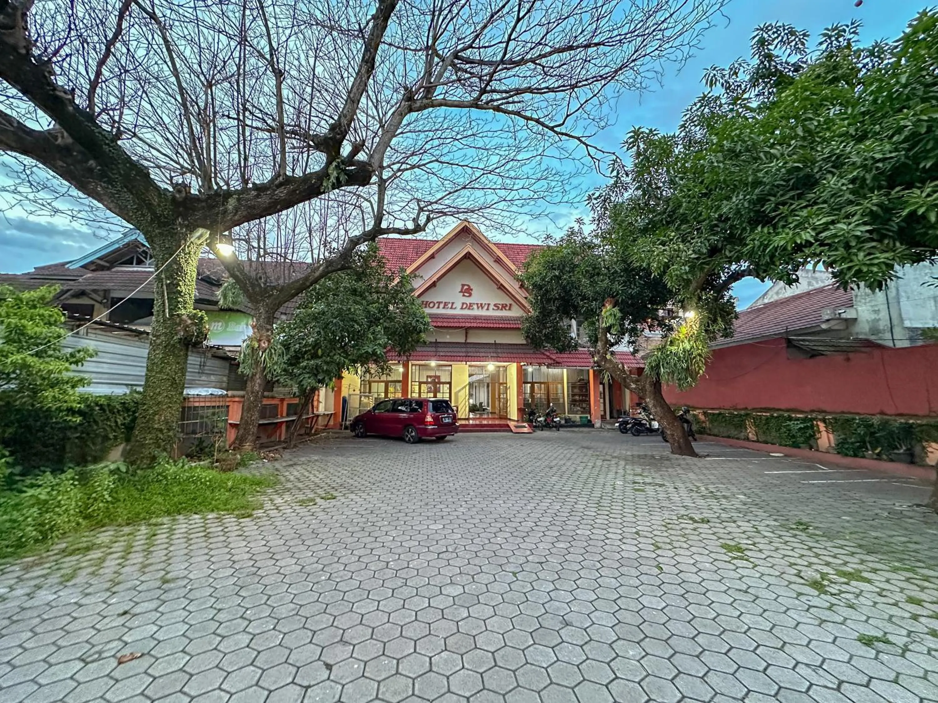 Facade/entrance in Hotel Dewi Sri Prawirotaman RedPartner