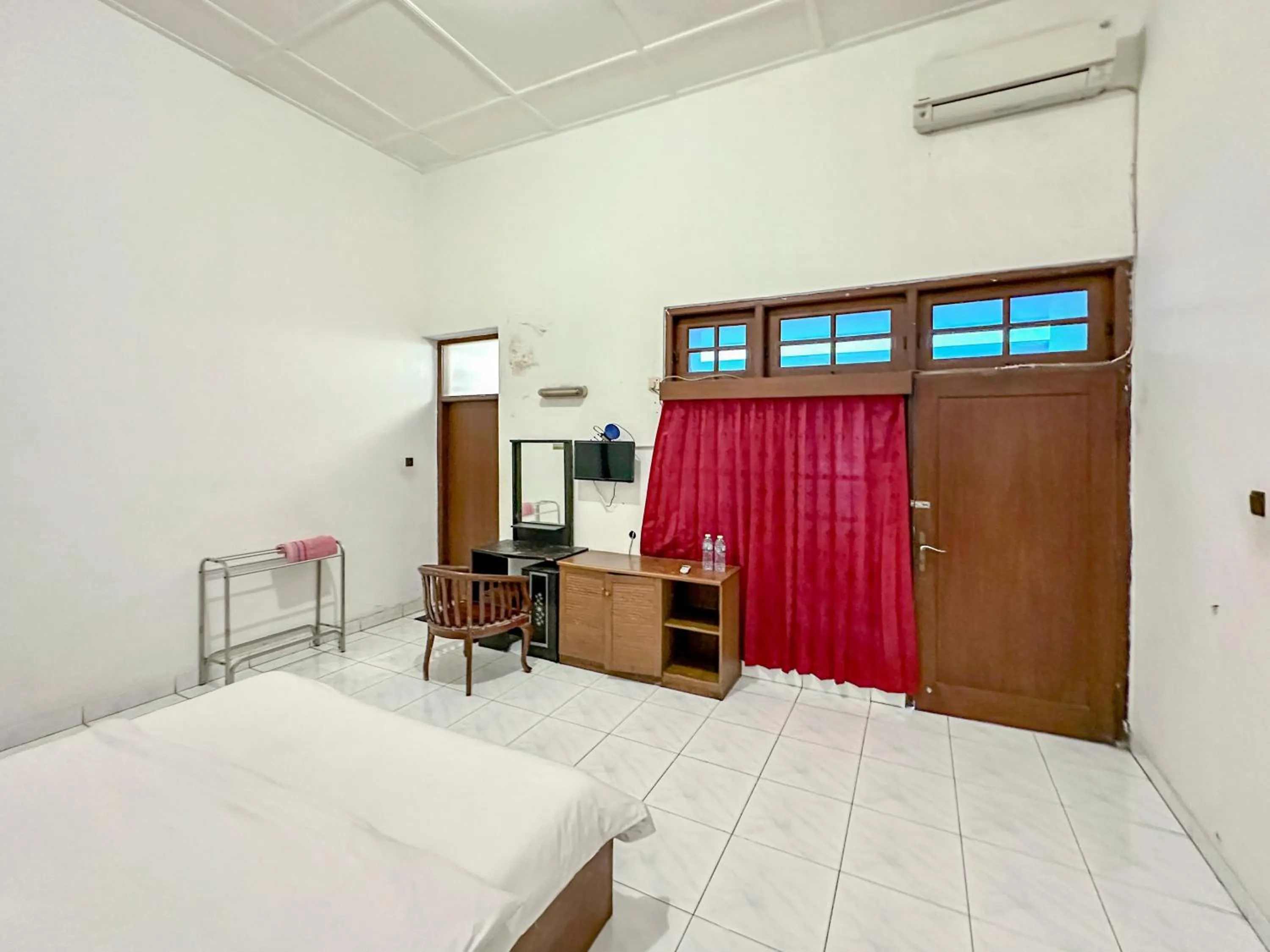 Bedroom, Bed in Hotel Dewi Sri Prawirotaman RedPartner