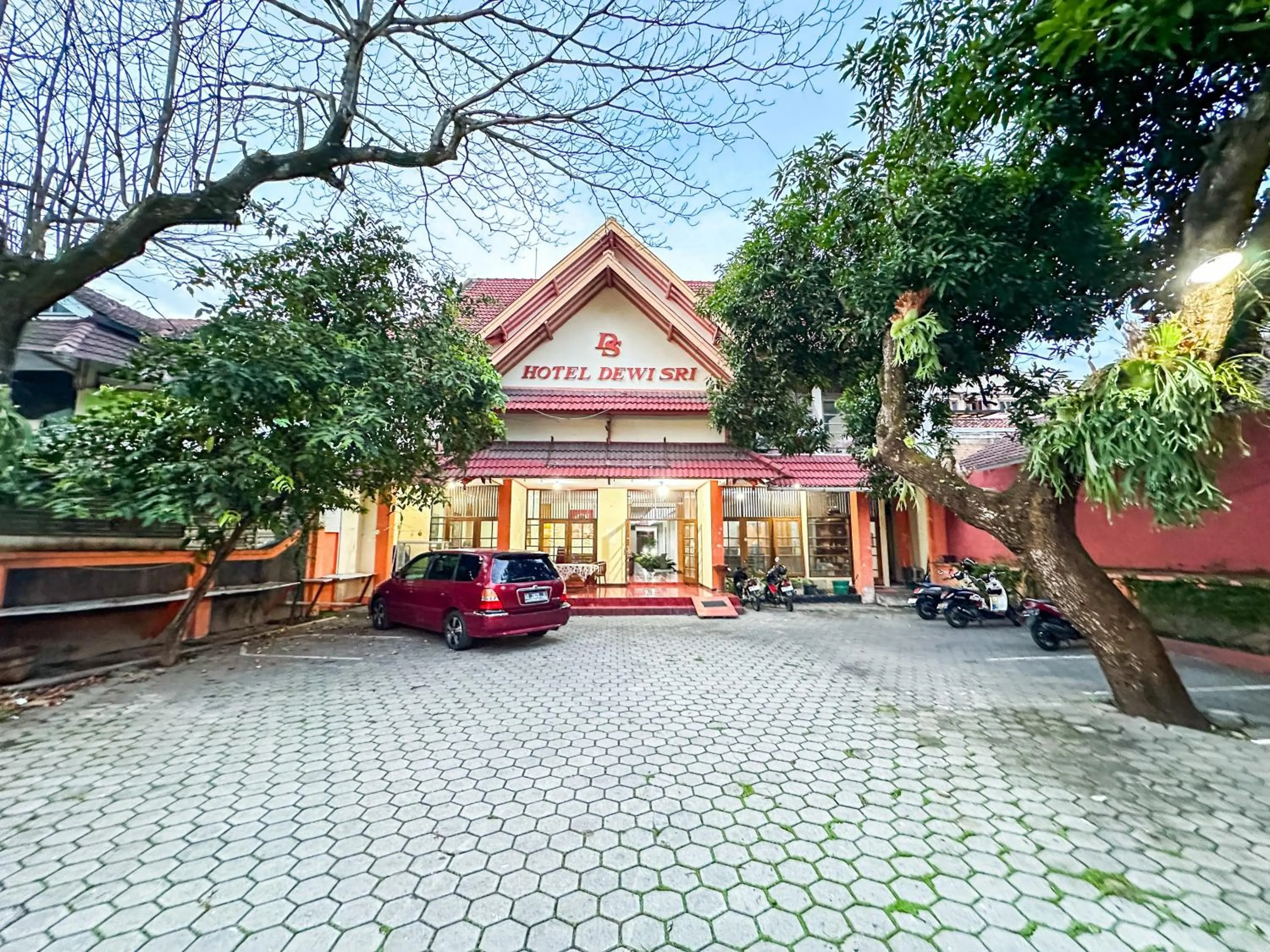Facade/entrance in Hotel Dewi Sri Prawirotaman RedPartner