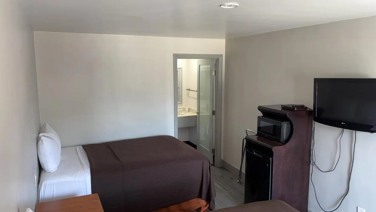 Bedroom in 6 Rivers Motel Fortuna near Hwy 101