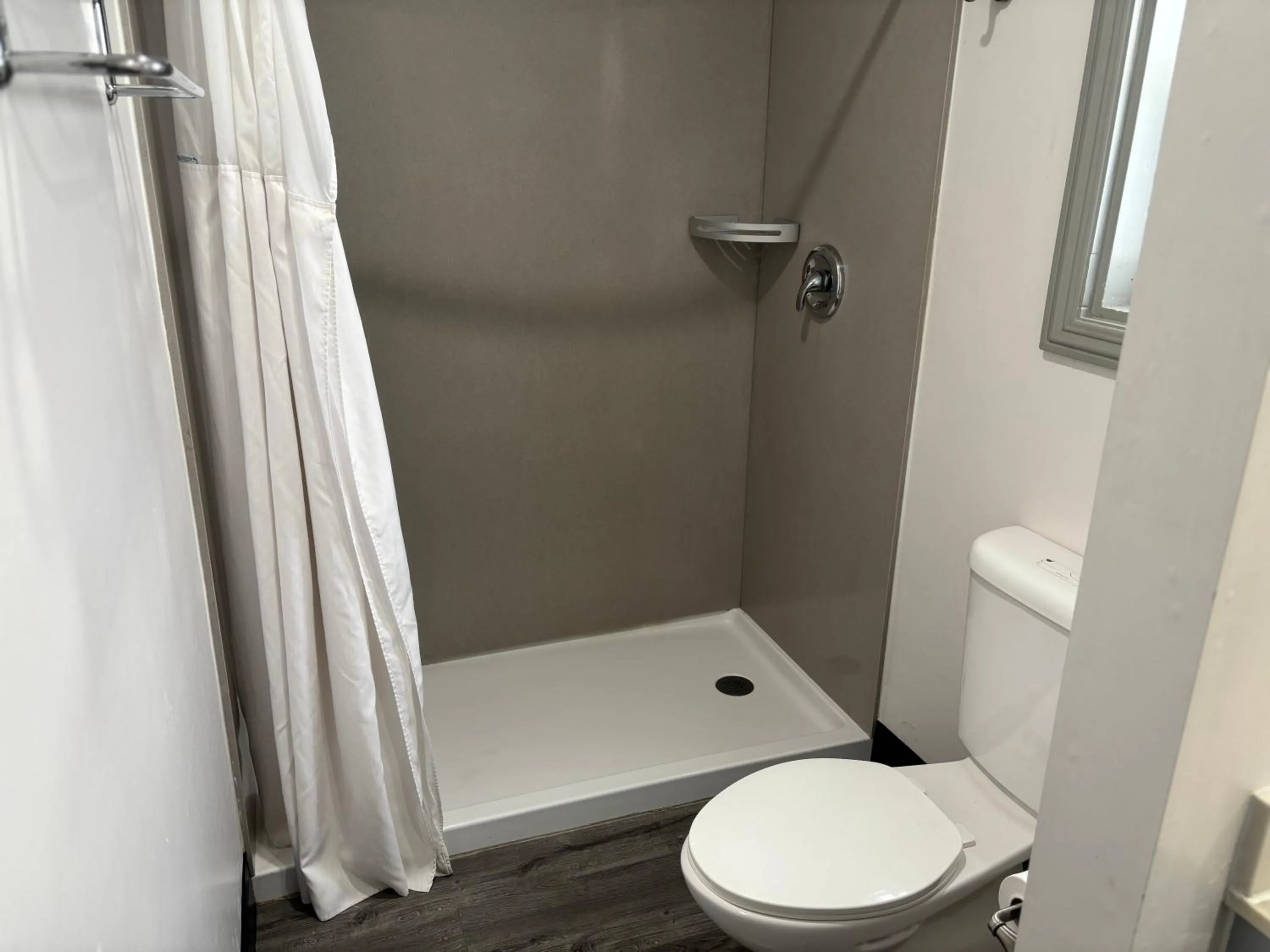 Bathroom in 6 Rivers Motel Fortuna near Hwy 101