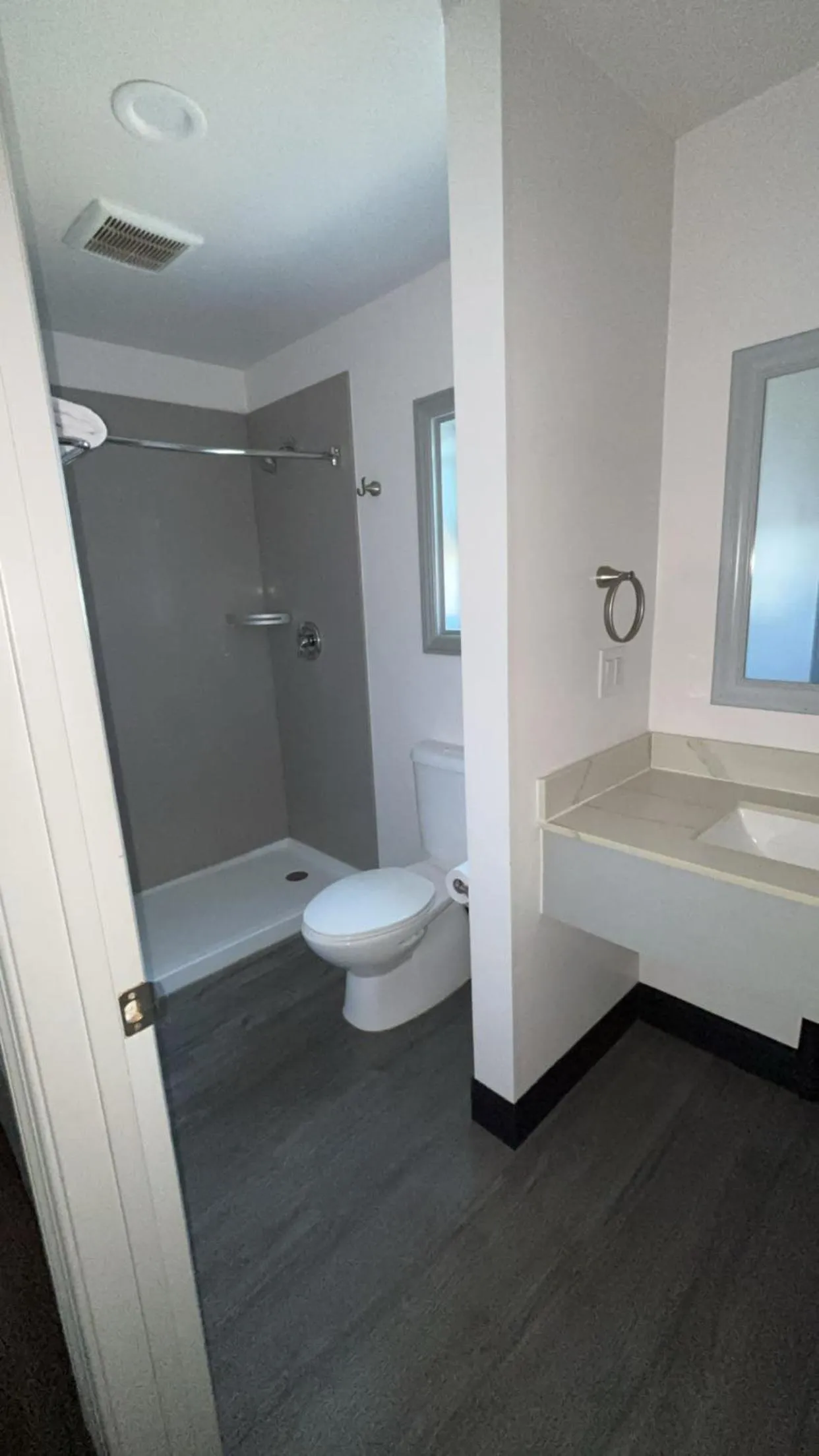 Bathroom in 6 Rivers Motel Fortuna near Hwy 101