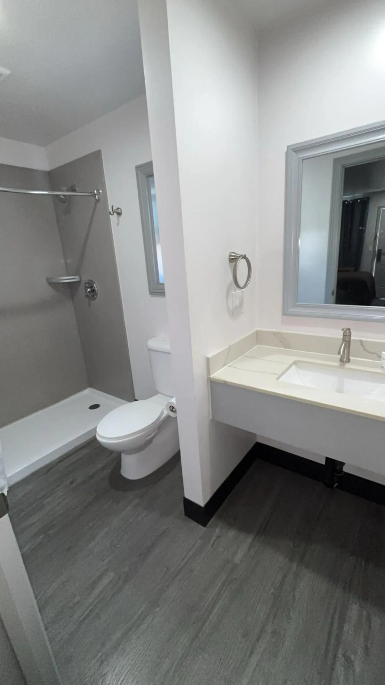 Bathroom in 6 Rivers Motel Fortuna near Hwy 101