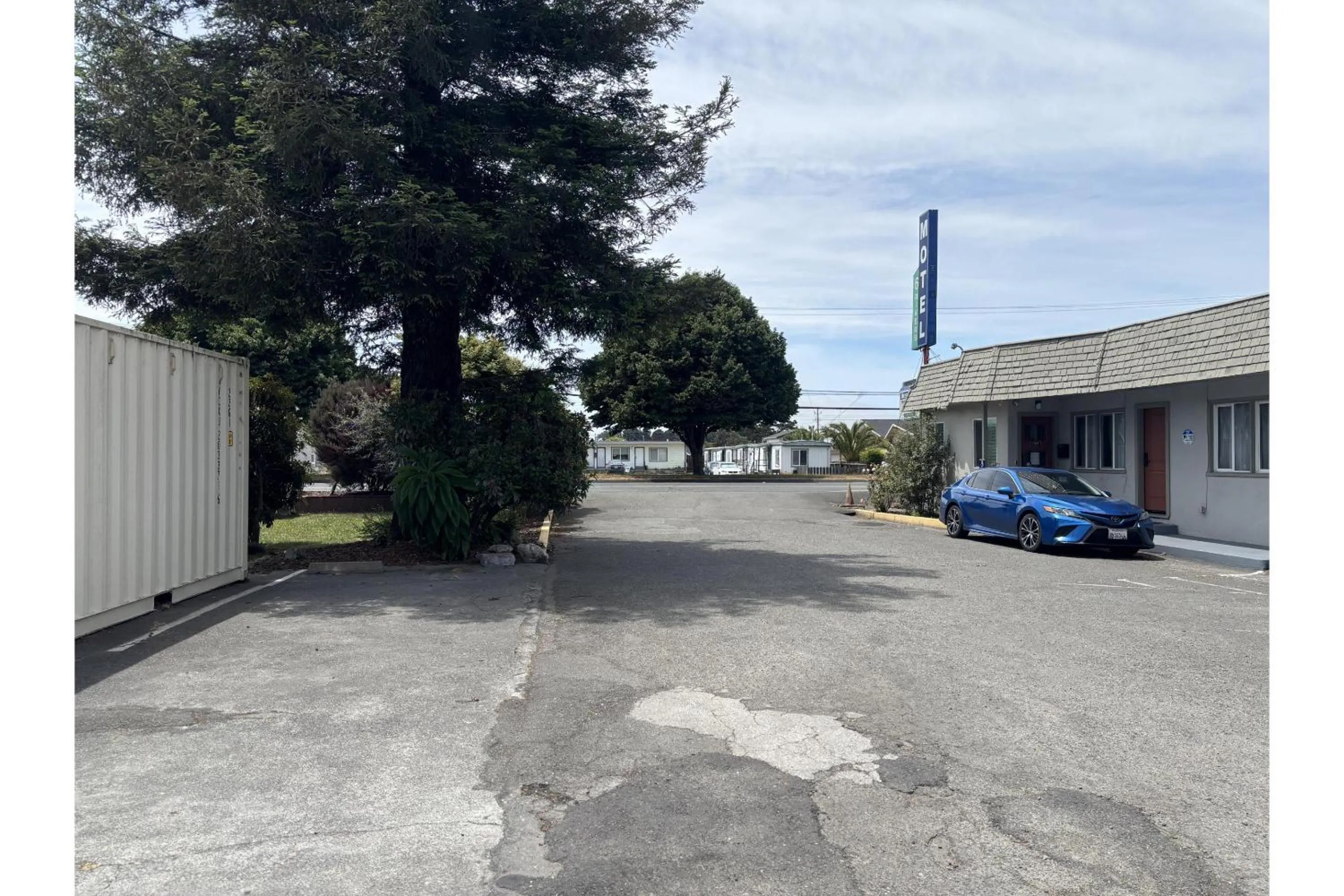 Parking in 6 Rivers Motel Fortuna near Hwy 101