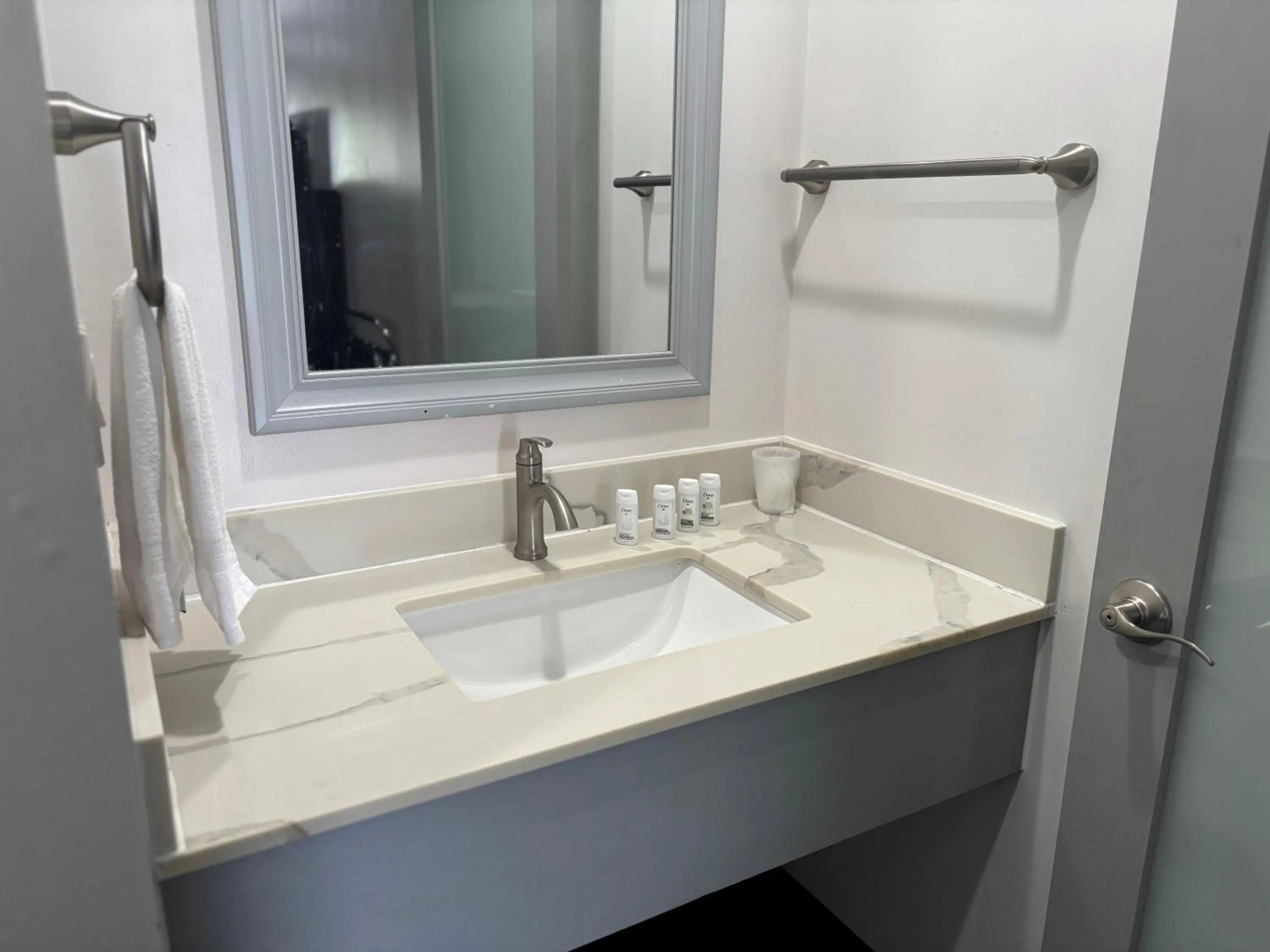 Bathroom in 6 Rivers Motel Fortuna near Hwy 101