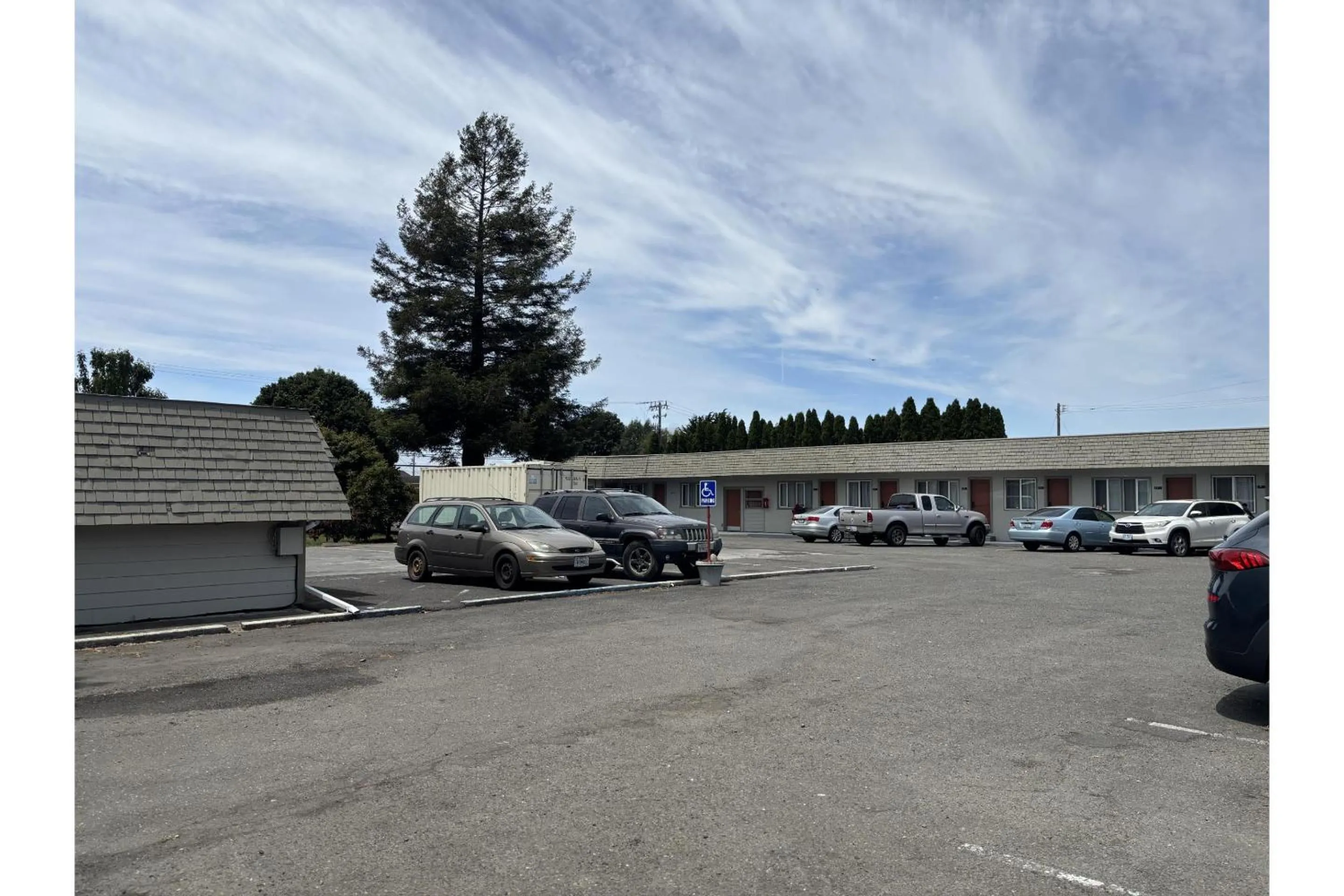 Parking in 6 Rivers Motel Fortuna near Hwy 101