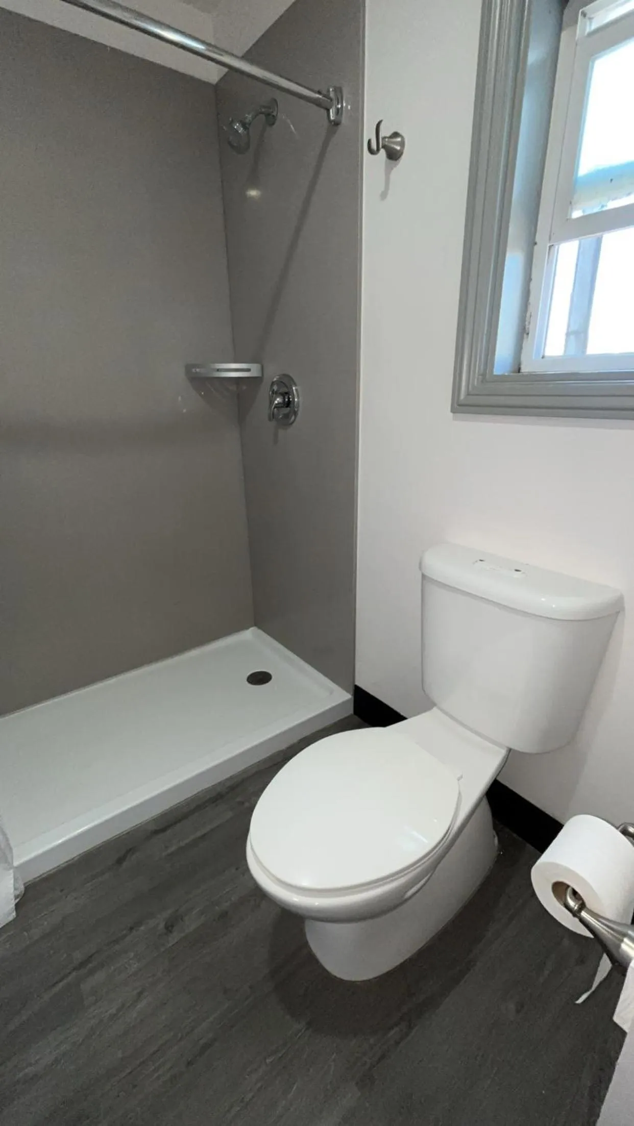 Bathroom in 6 Rivers Motel Fortuna near Hwy 101