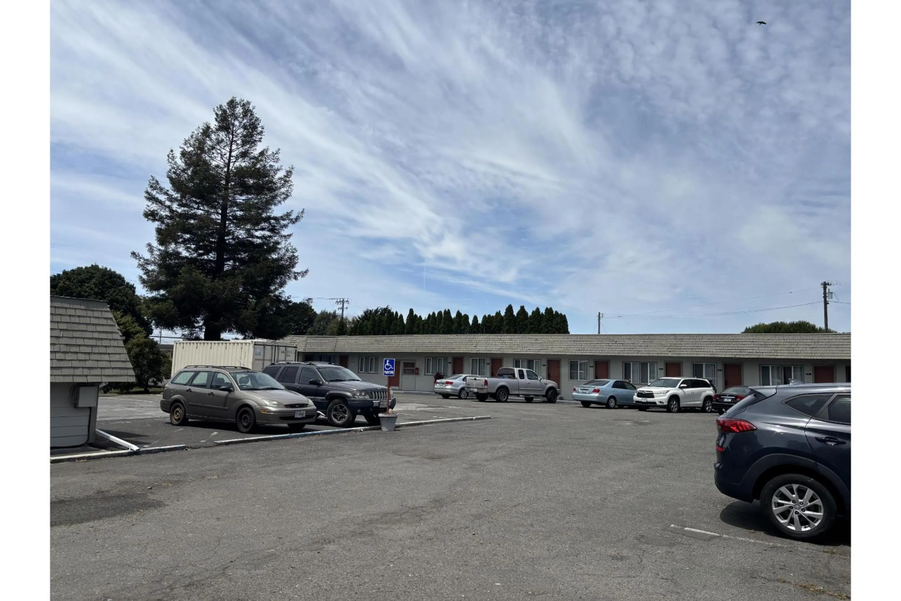 Parking in 6 Rivers Motel Fortuna near Hwy 101