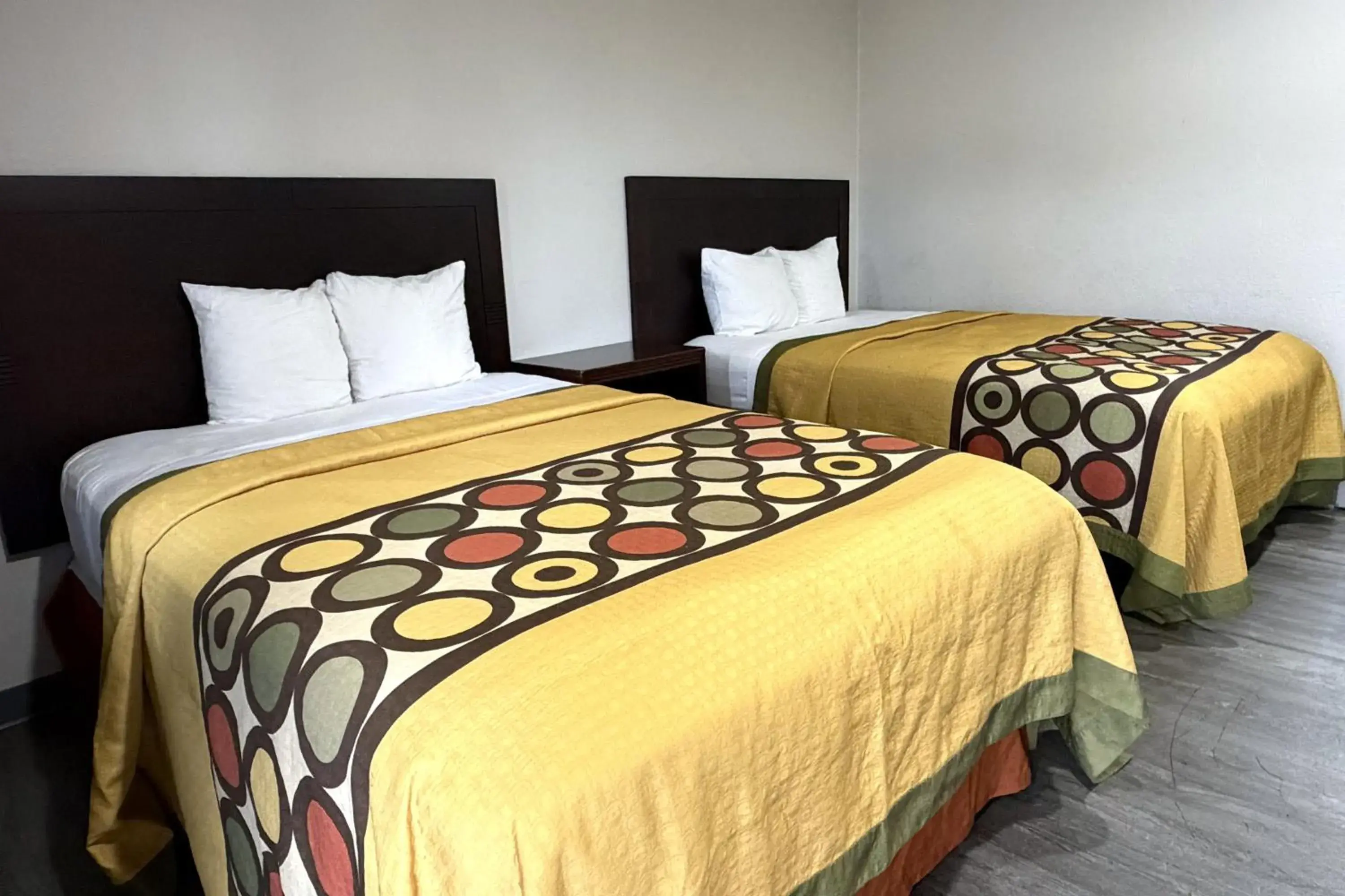 2 Full Beds Non-Smoking in 6 Rivers Motel Fortuna near Hwy 101 2 Full Beds Non-Smoking in 6 Rivers Motel Fortuna near Hwy 101