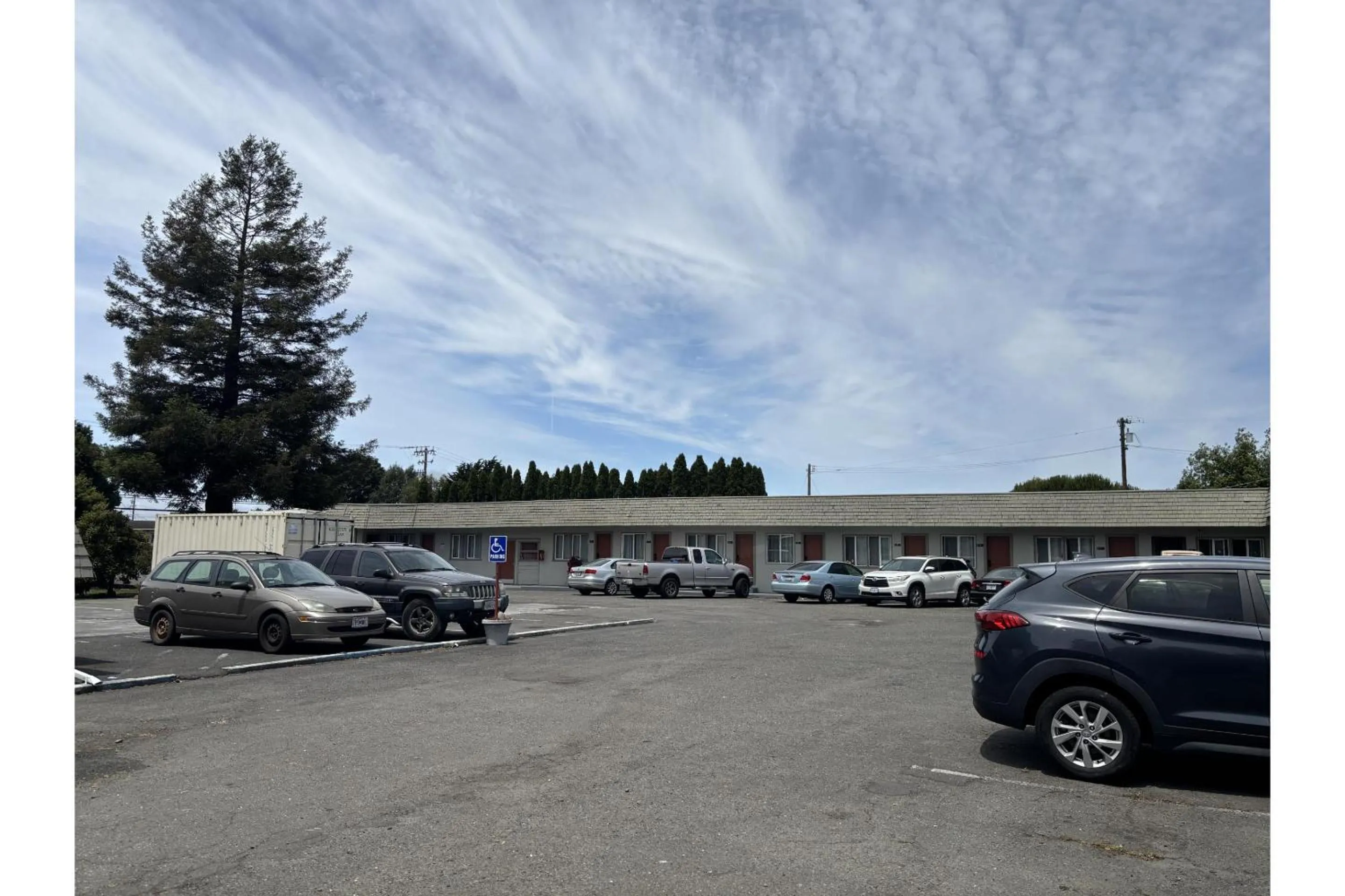 Parking in 6 Rivers Motel Fortuna near Hwy 101