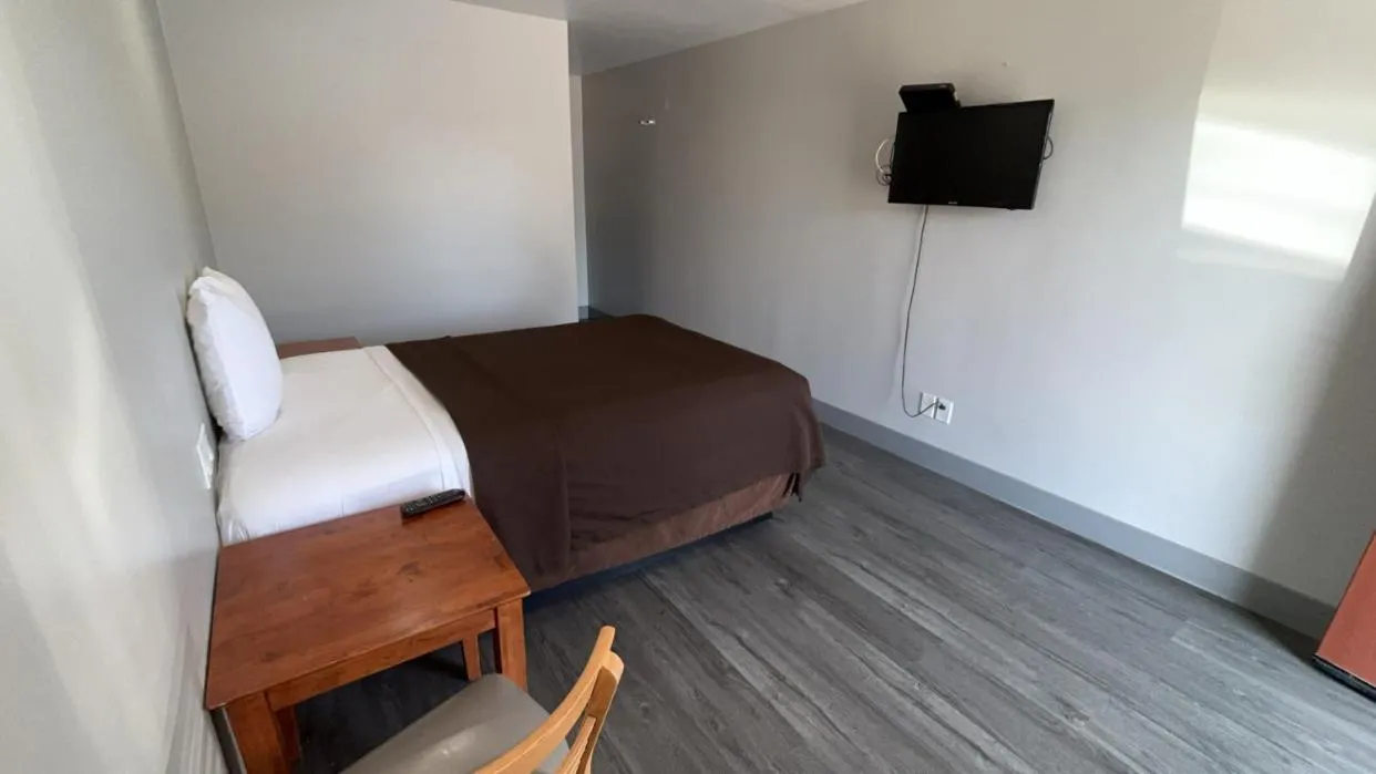 Bedroom in 6 Rivers Motel Fortuna near Hwy 101