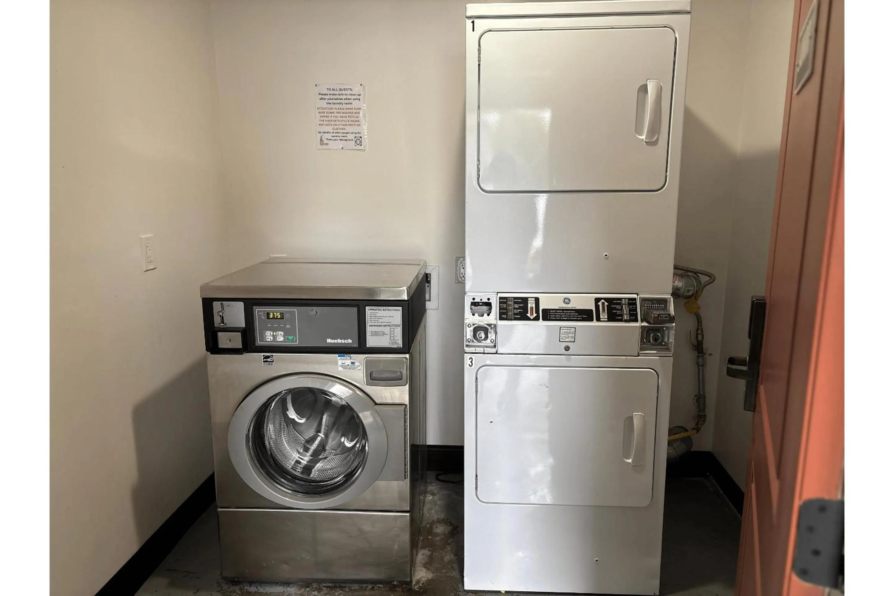 laundry in 6 Rivers Motel Fortuna near Hwy 101