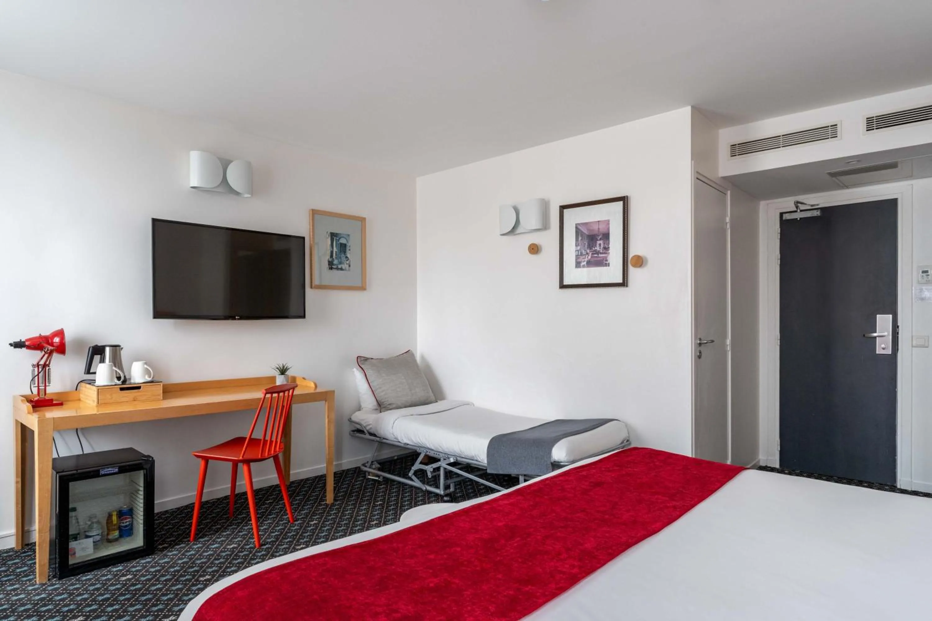 Bedroom, Bed in Hotel Lorette - Astotel