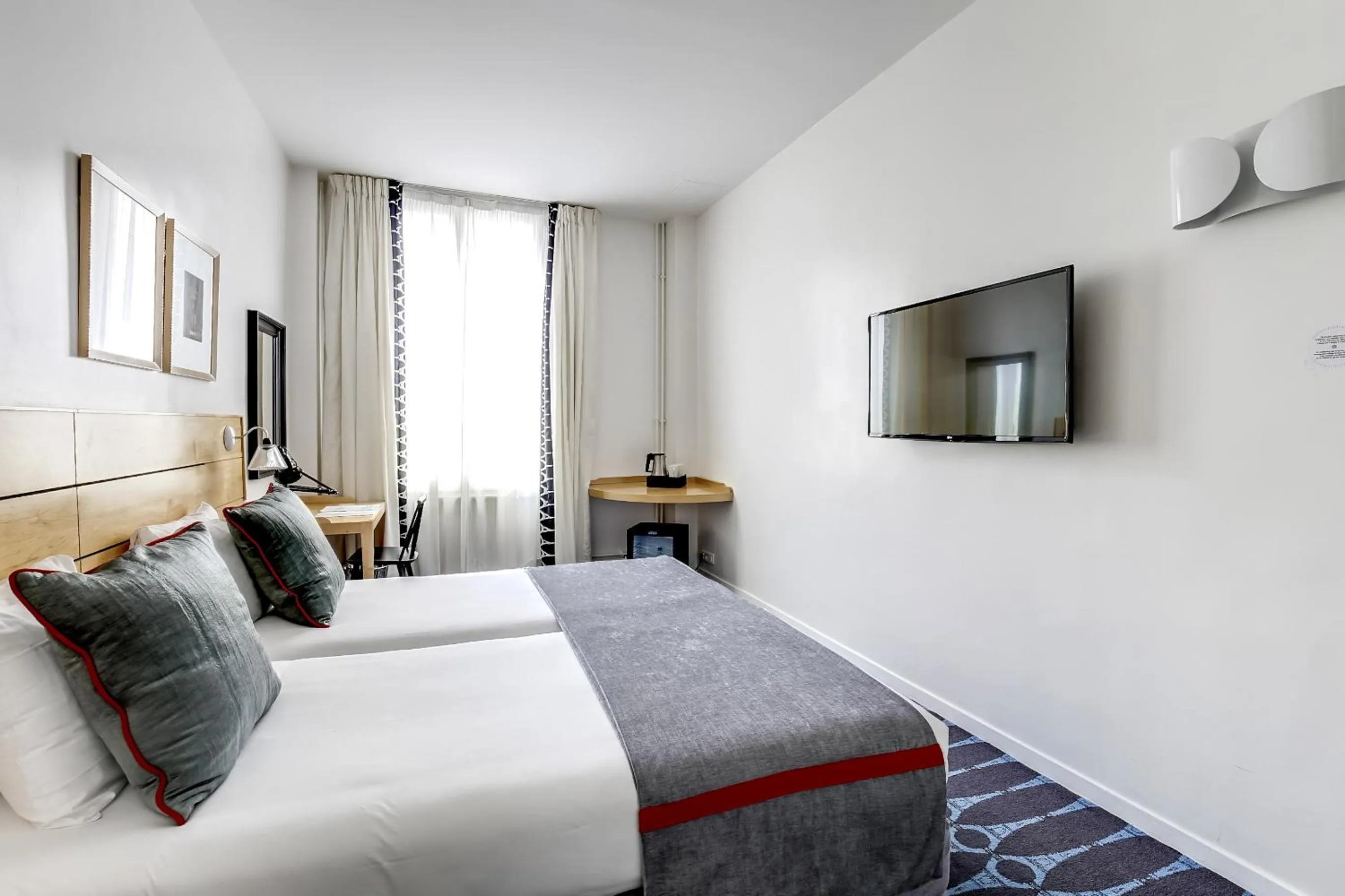 Bedroom, Bed in Hotel Lorette - Astotel