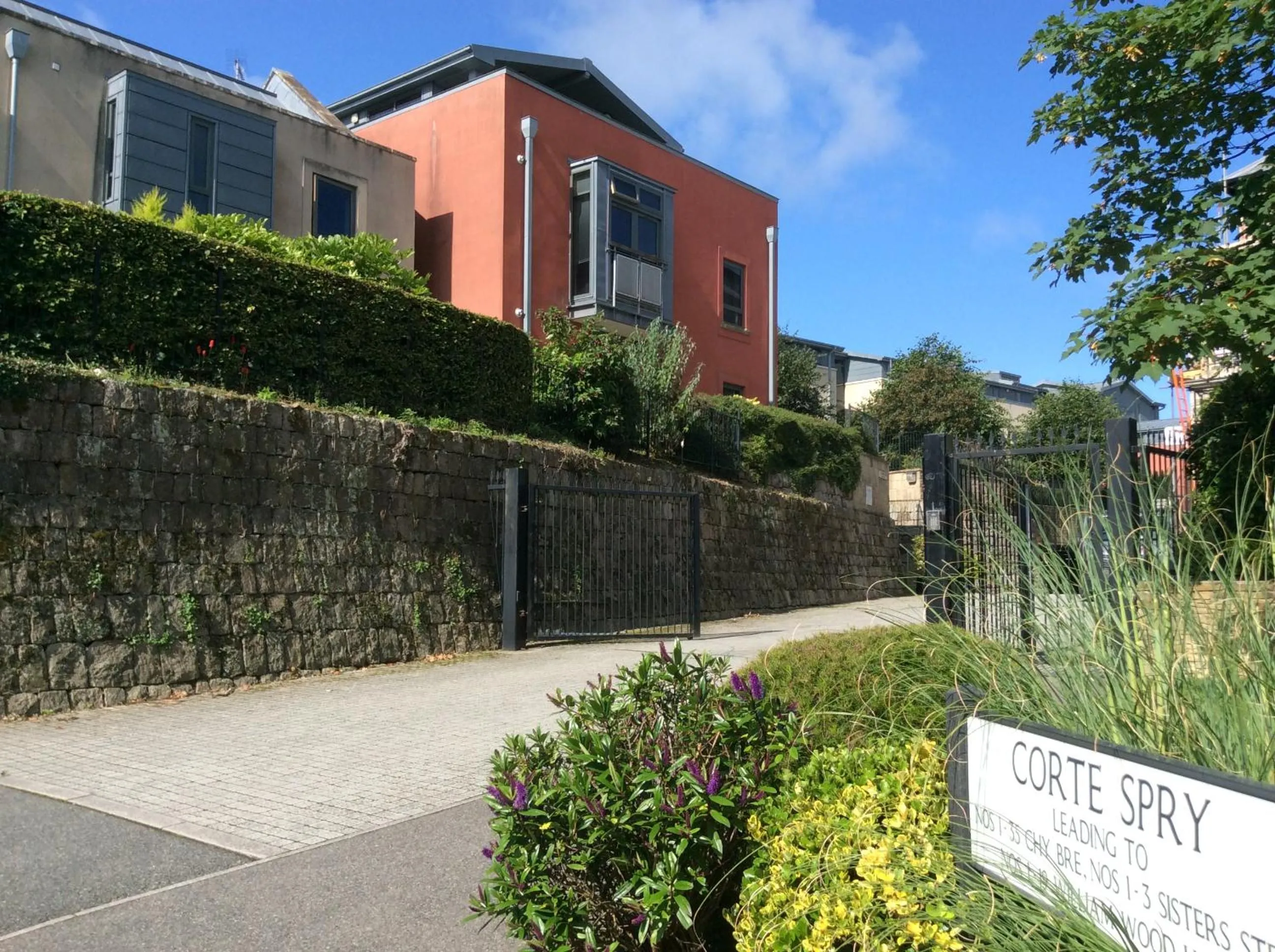 Property building in Chy Bre