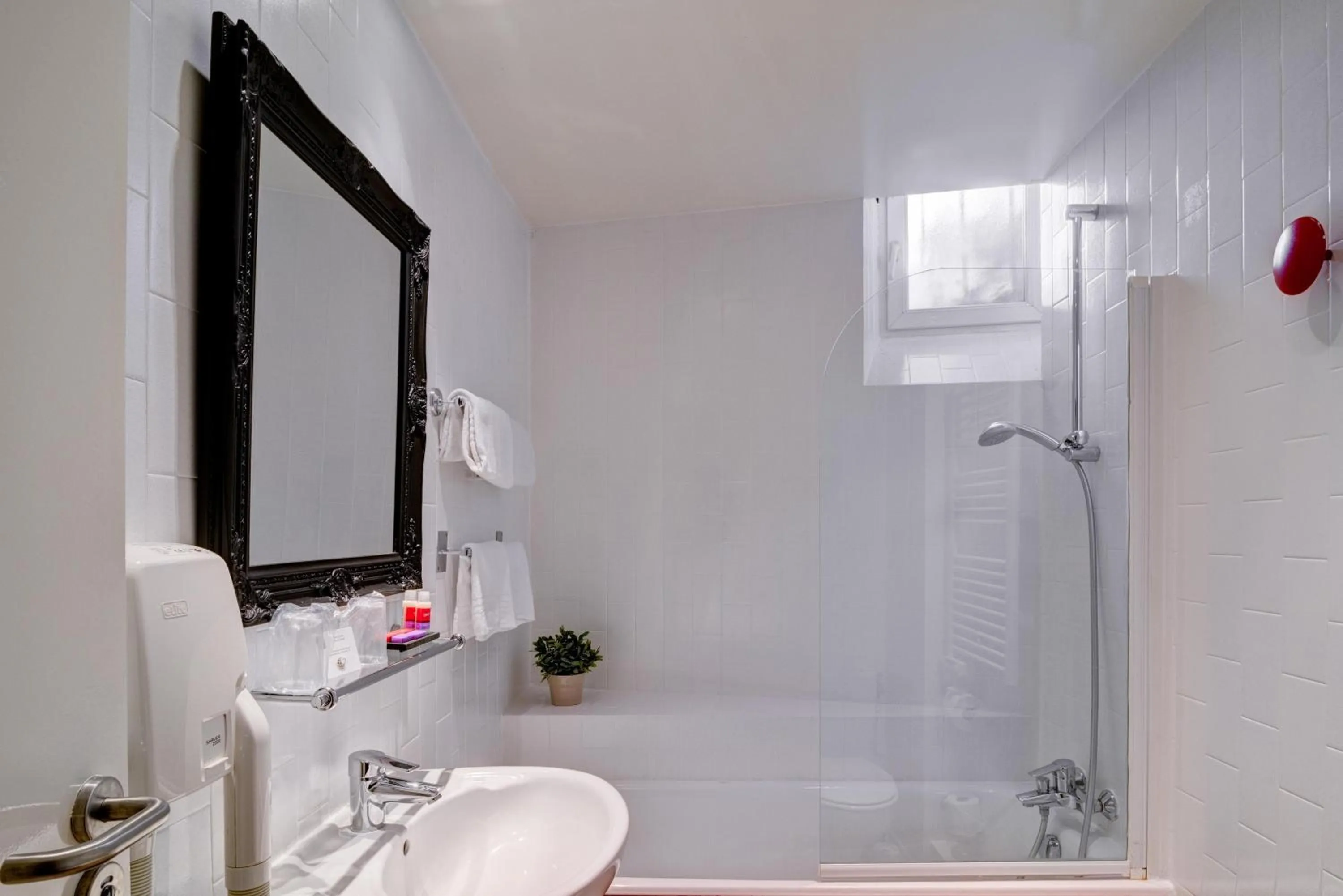 Bathroom in Hotel Astoria - Astotel