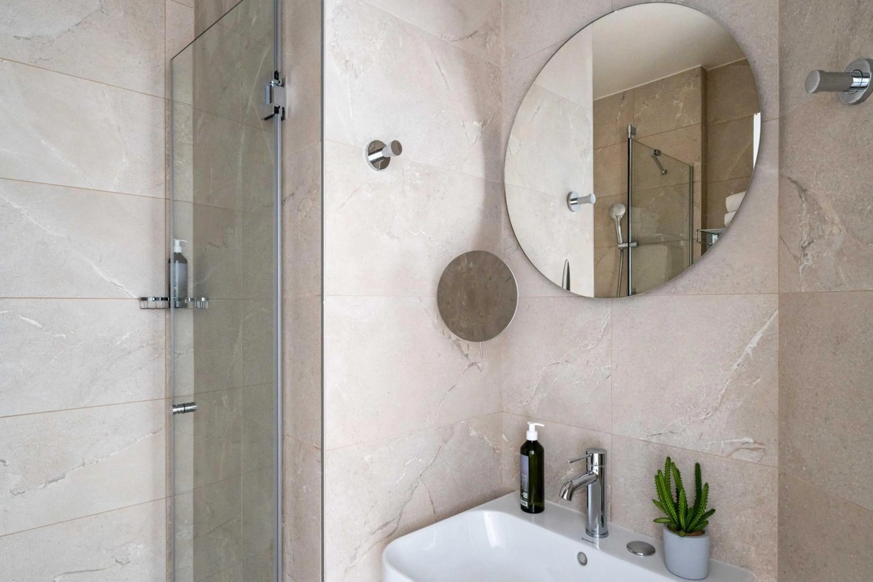 Bathroom in Hotel Acadia - Astotel