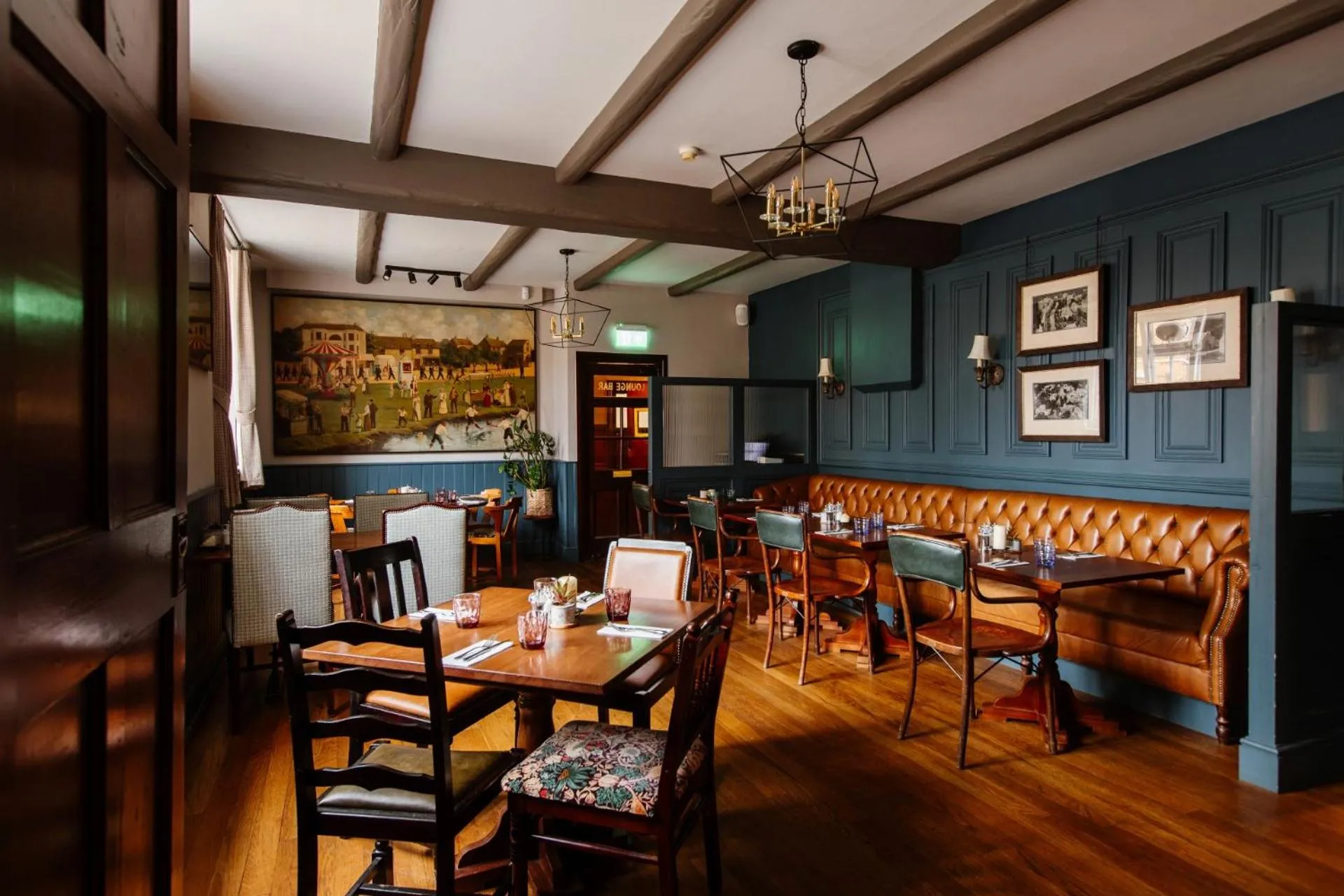 Restaurant/places to eat in The Old New Inn