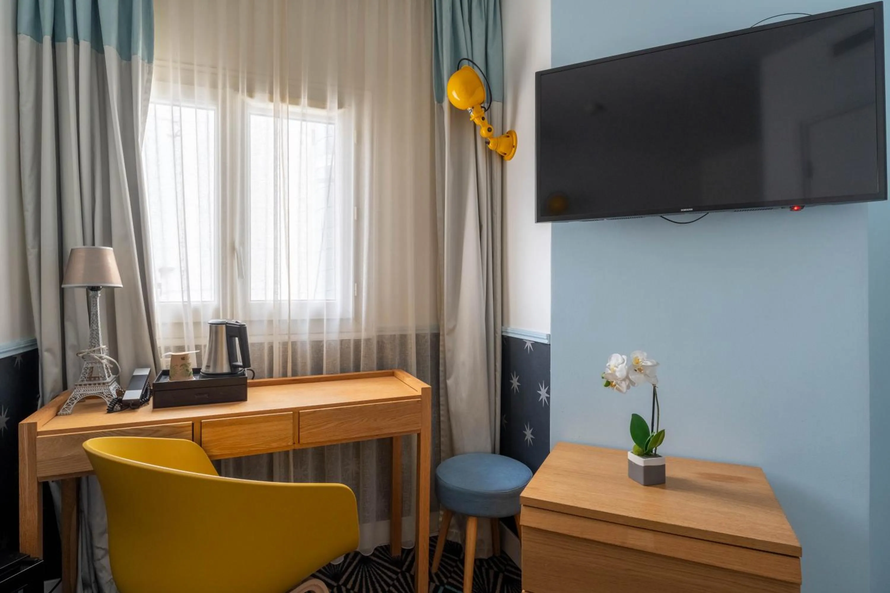 TV and multimedia in Hôtel Augustin - Astotel