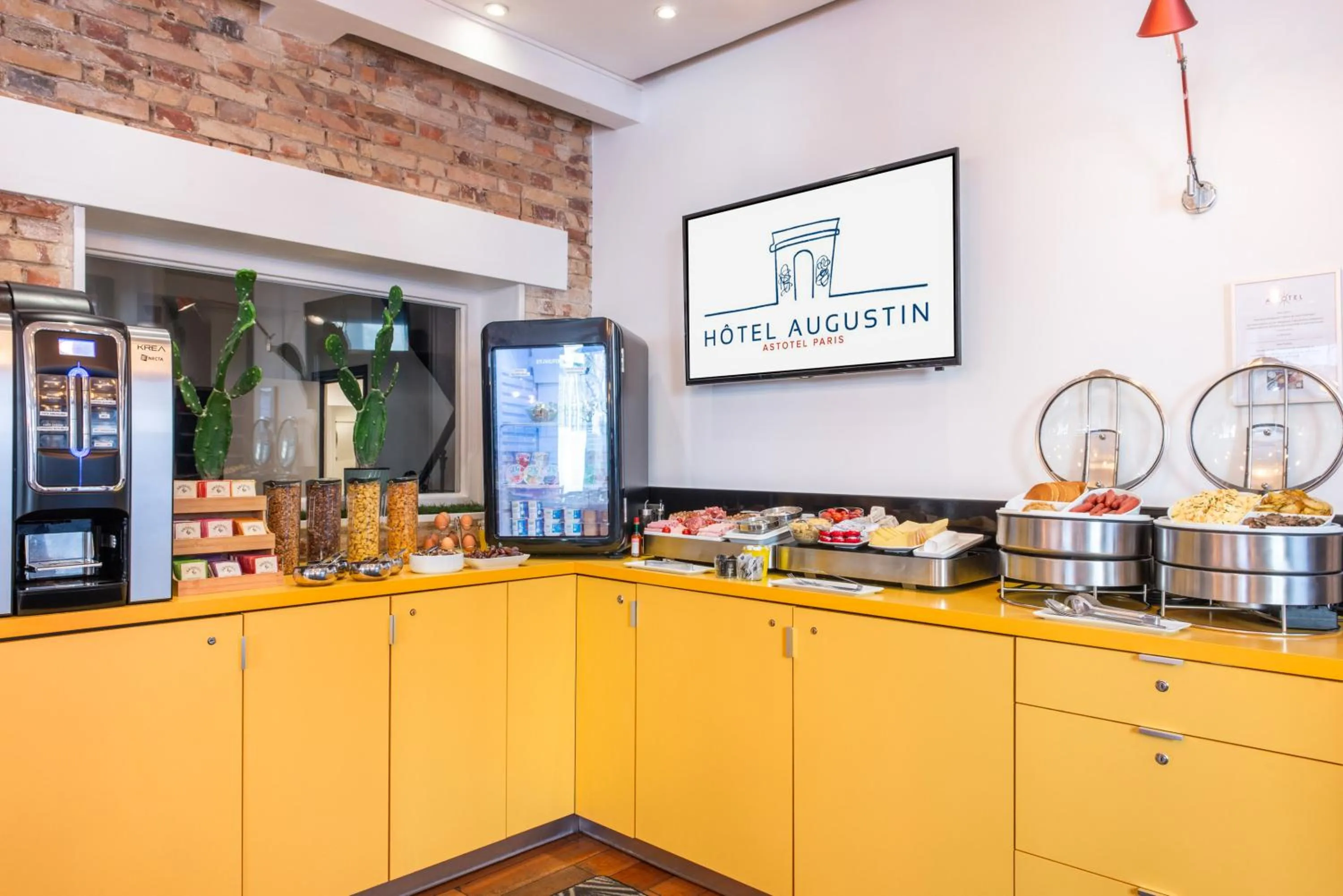 Breakfast in Hôtel Augustin - Astotel