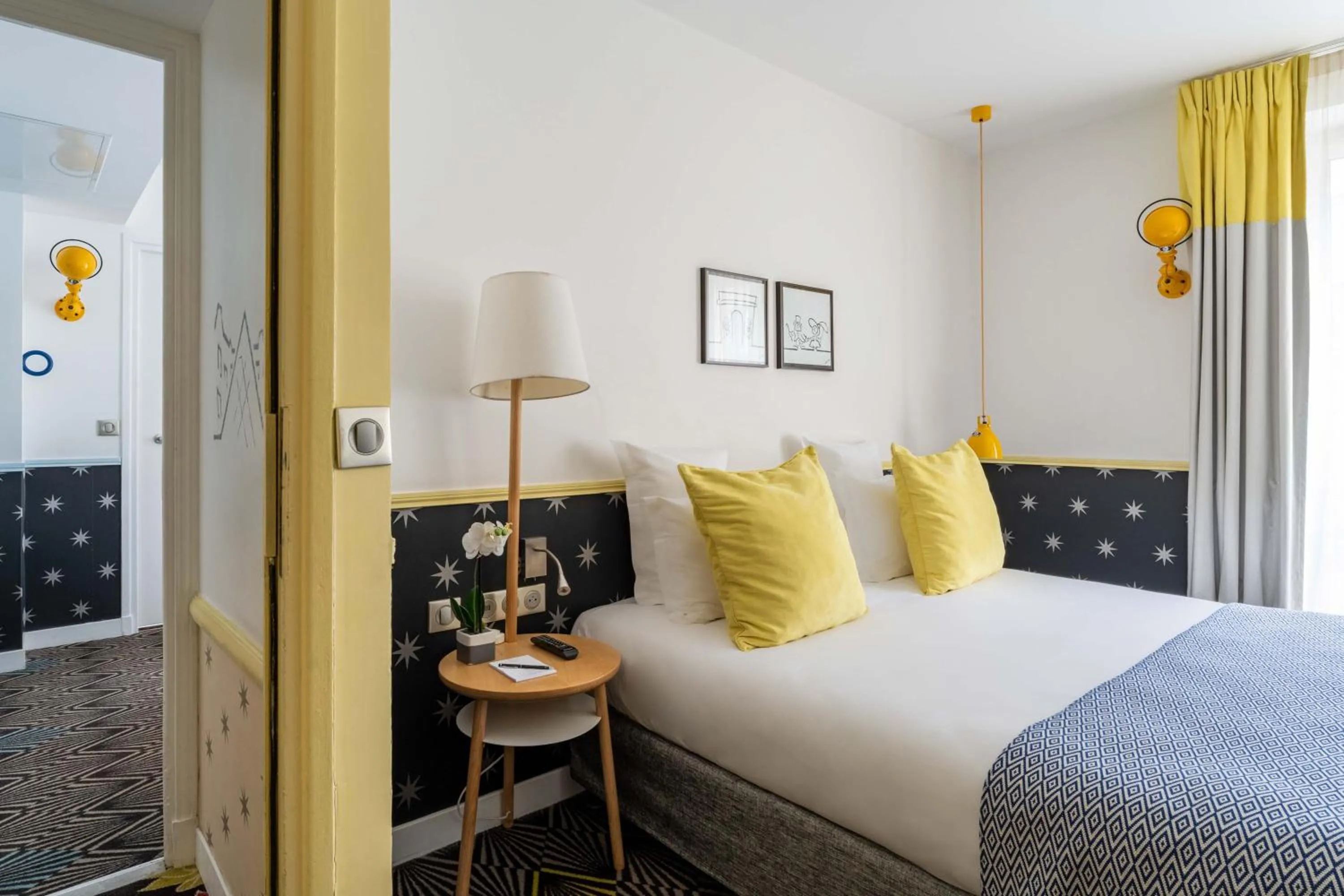 Bedroom, Bed in Hôtel Augustin - Astotel