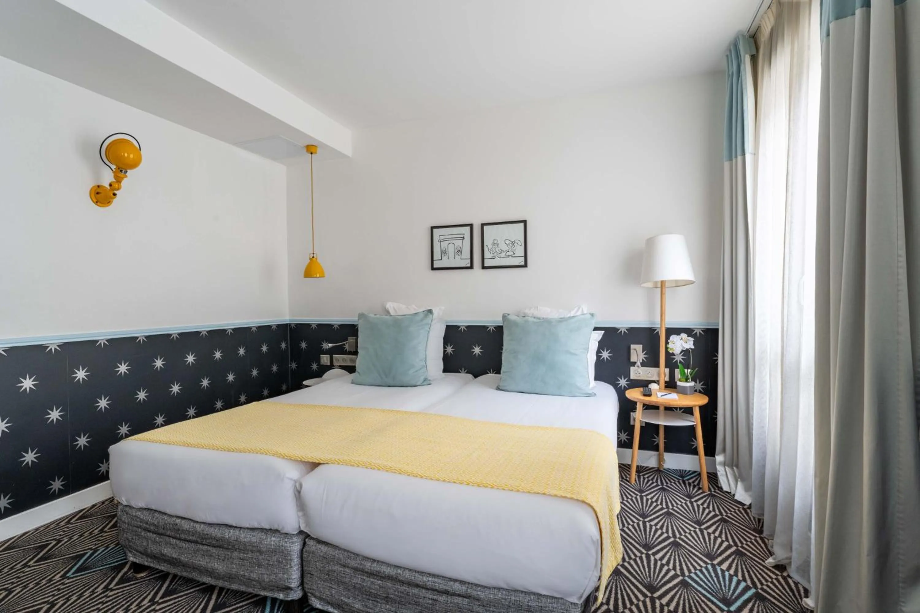 Bed in Hôtel Augustin - Astotel