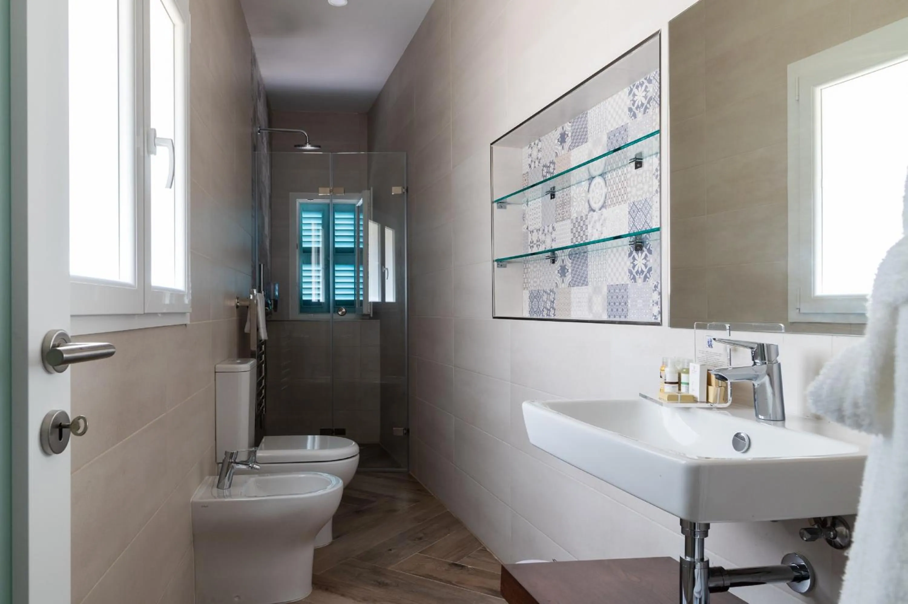 Shower in MYN in Rabat