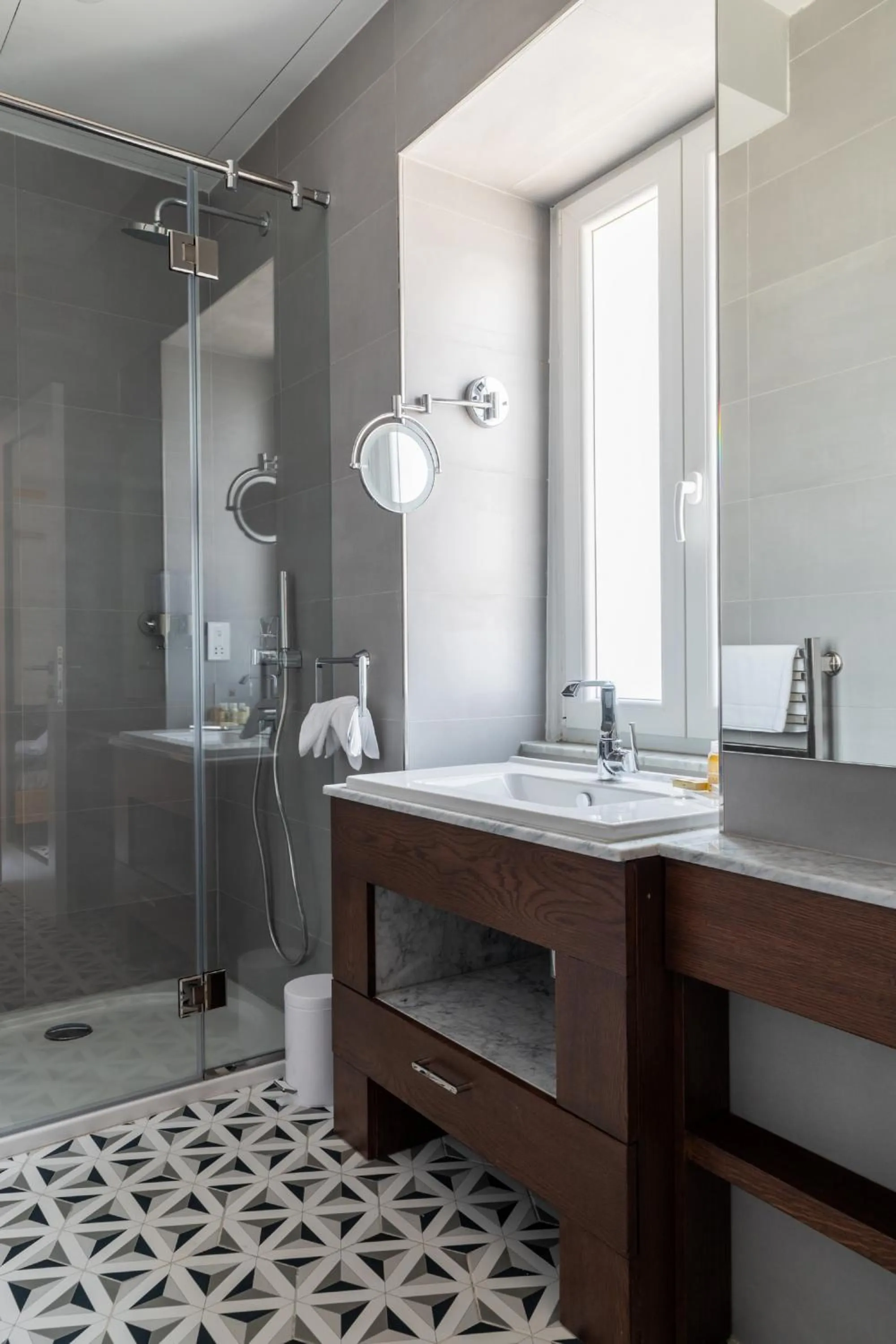 Shower in MYN in Rabat