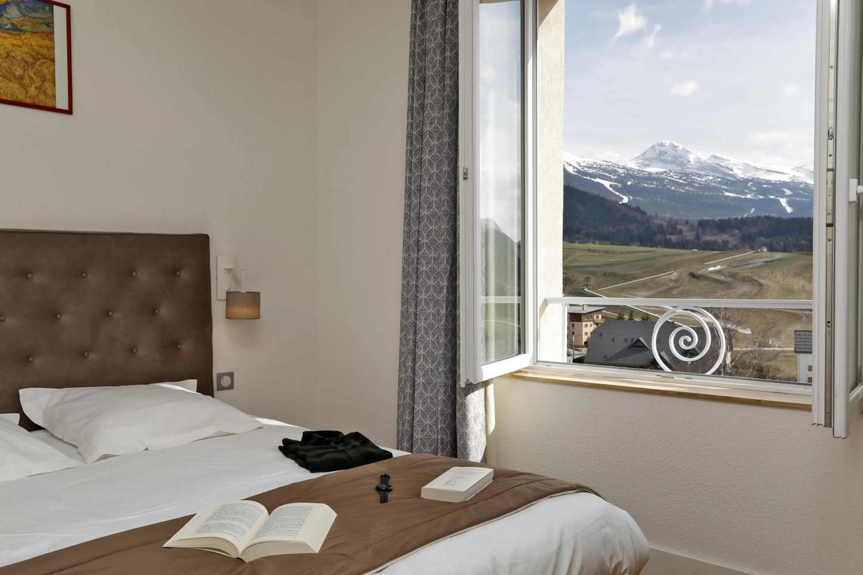 Mountain view, Bed in RESIDENCE LE SPLENDID