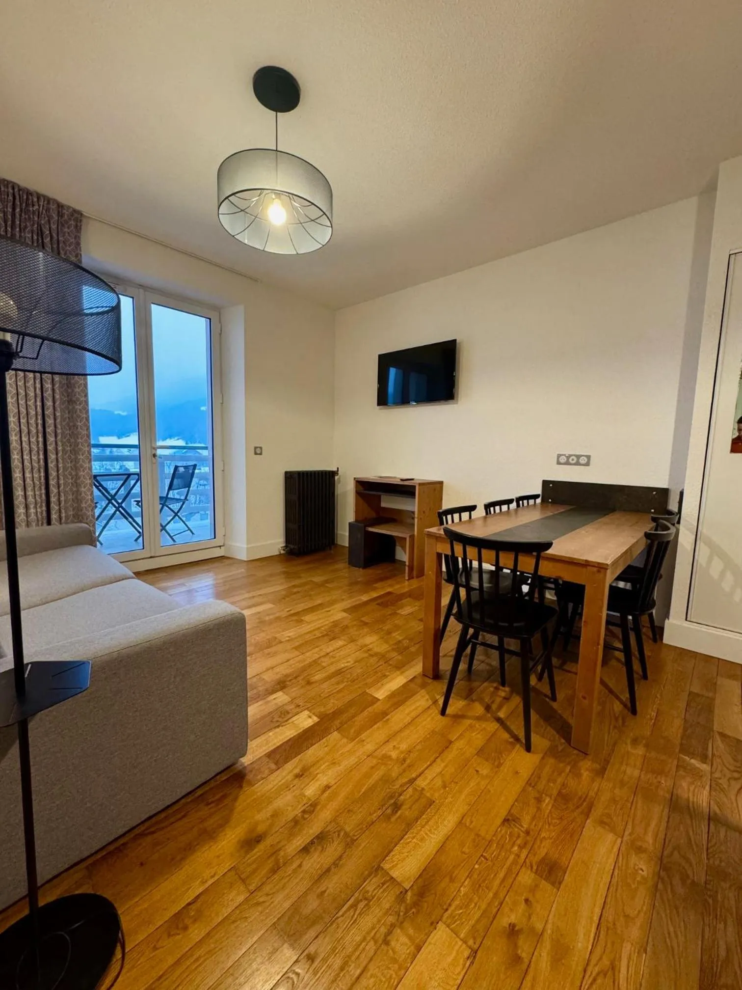 Living room, Bed in RESIDENCE LE SPLENDID