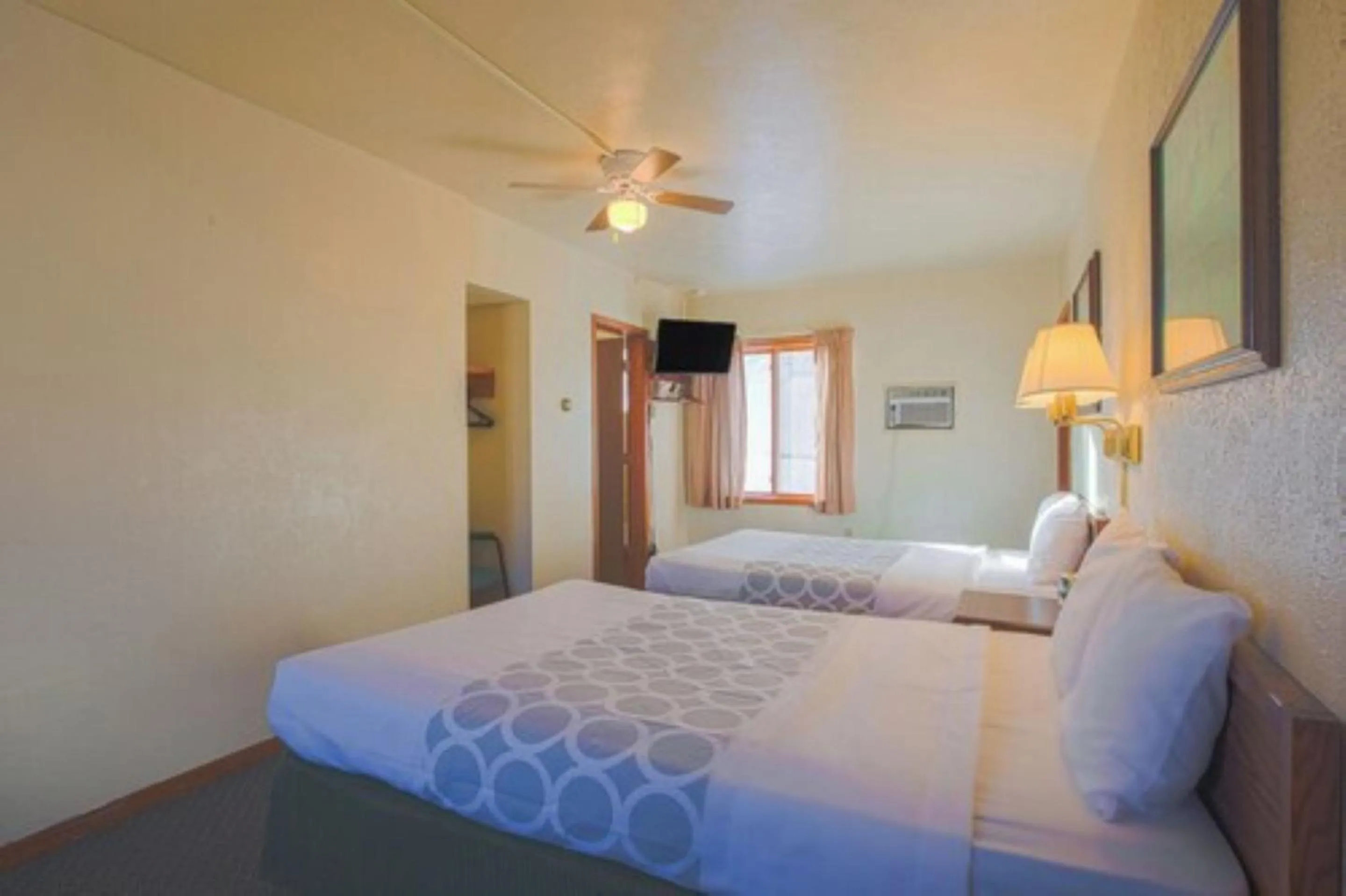 Bedroom, Bed in Love Hotels Silver Street by OYO at Hurley WI