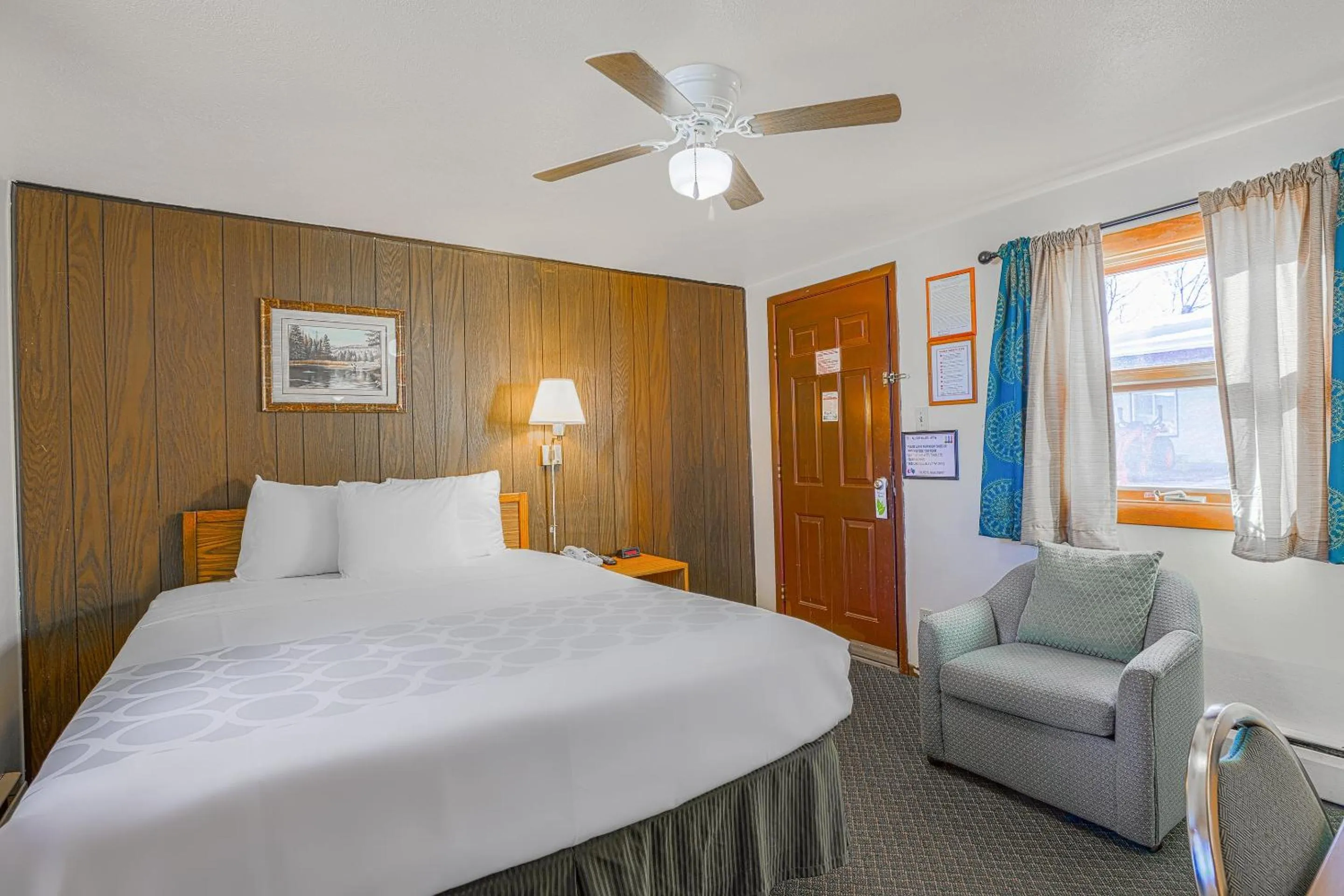 Bedroom, Bed in Love Hotels Silver Street by OYO at Hurley WI