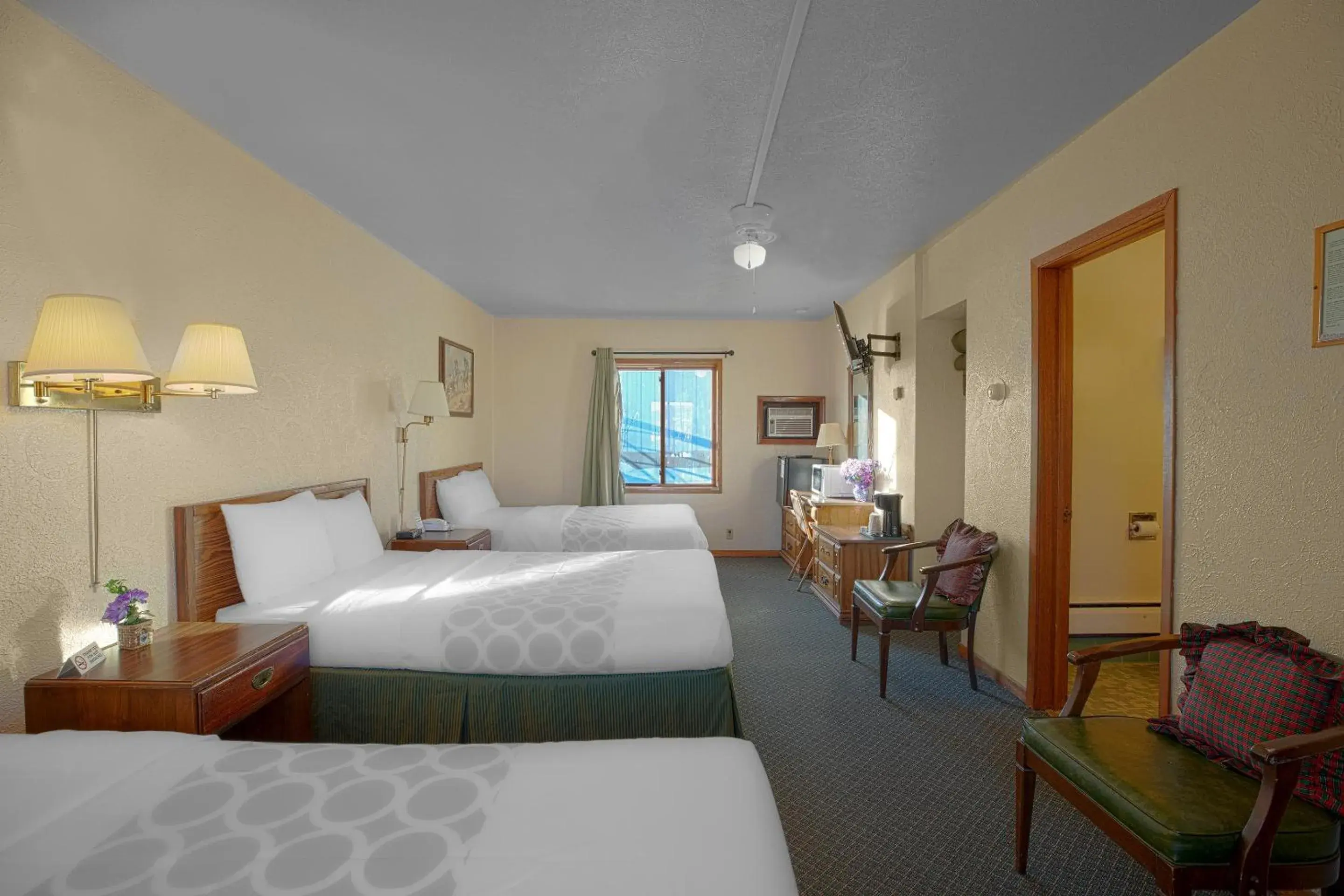 3 Full Bed in Love Hotels Silver Street by OYO at Hurley WI 3 Full Bed in Love Hotels Silver Street by OYO at Hurley WI