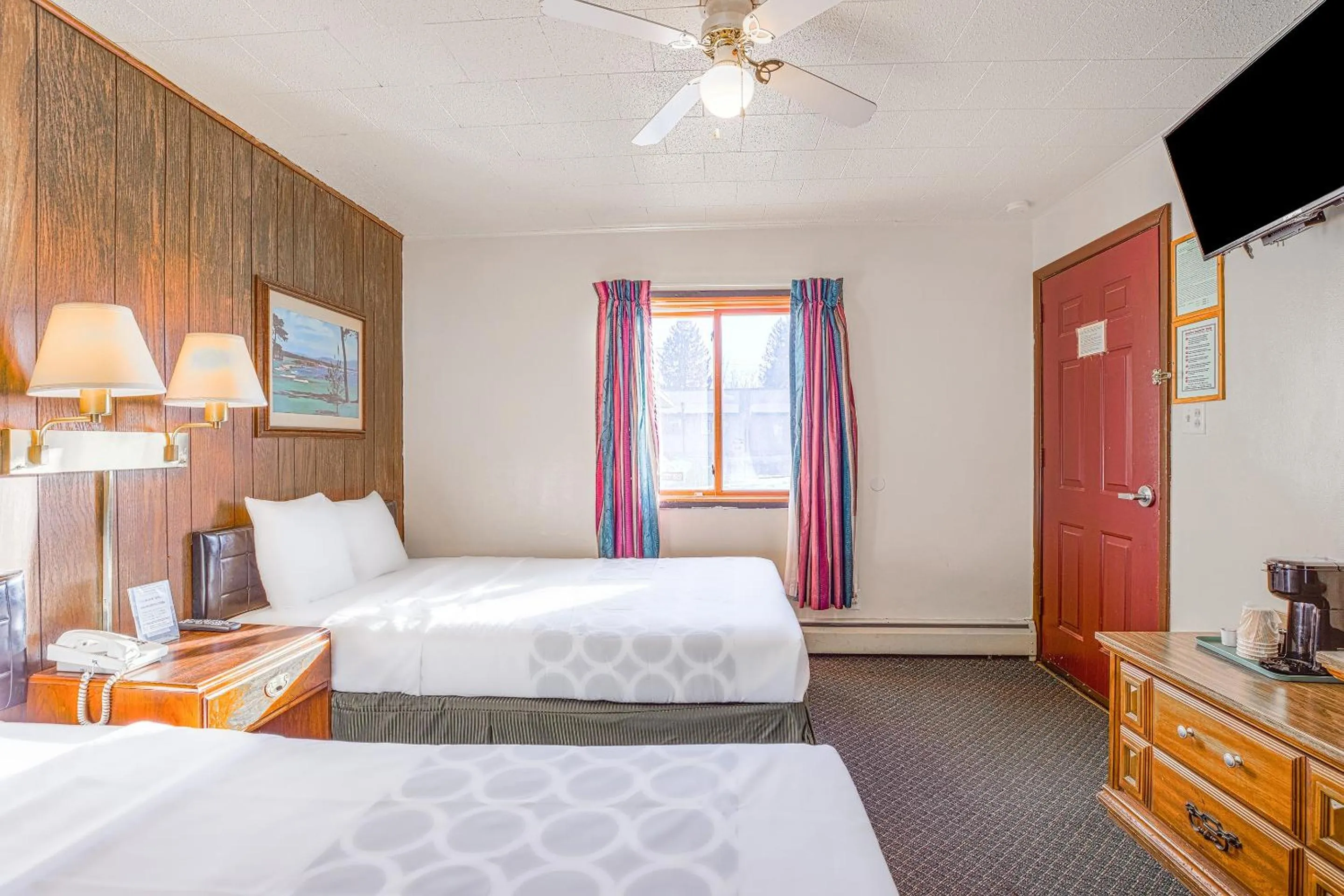 Bedroom, Bed in Love Hotels Silver Street by OYO at Hurley WI