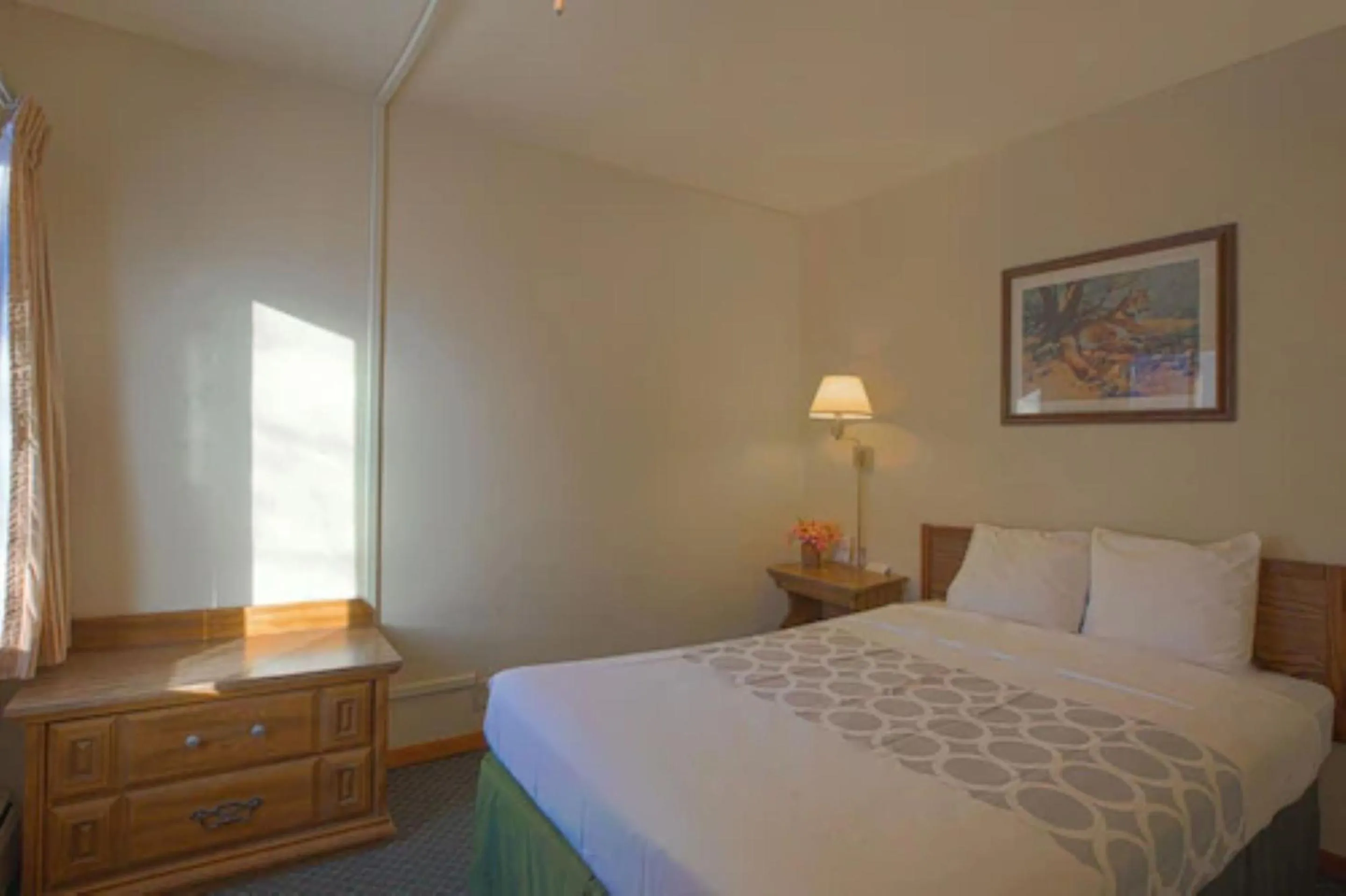 Bedroom, Bed in Love Hotels Silver Street by OYO at Hurley WI